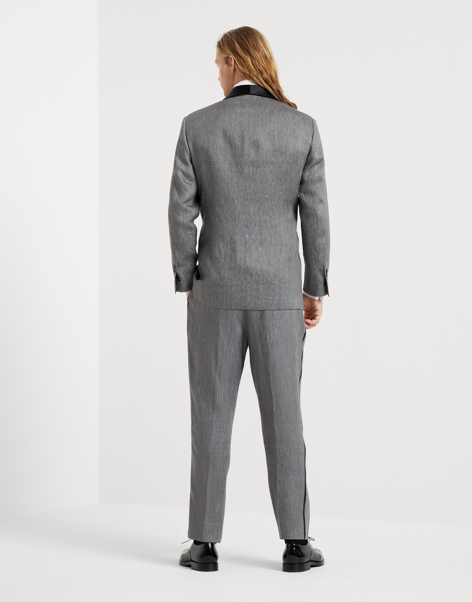 Délavé linen satin tuxedo with shawl lapel jacket and pleated trousers - 2
