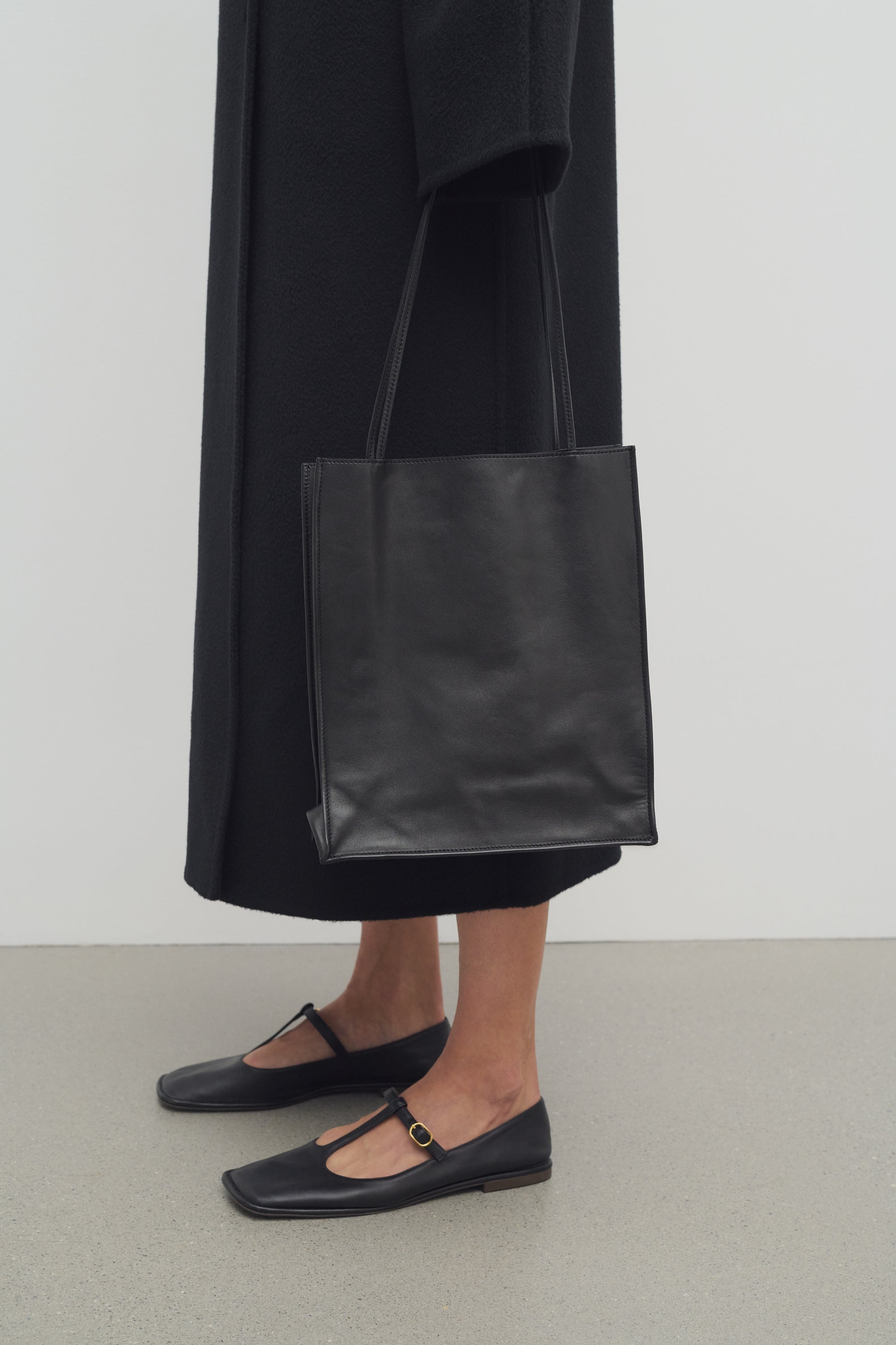Large To Go Tote Bag in Leather - 4