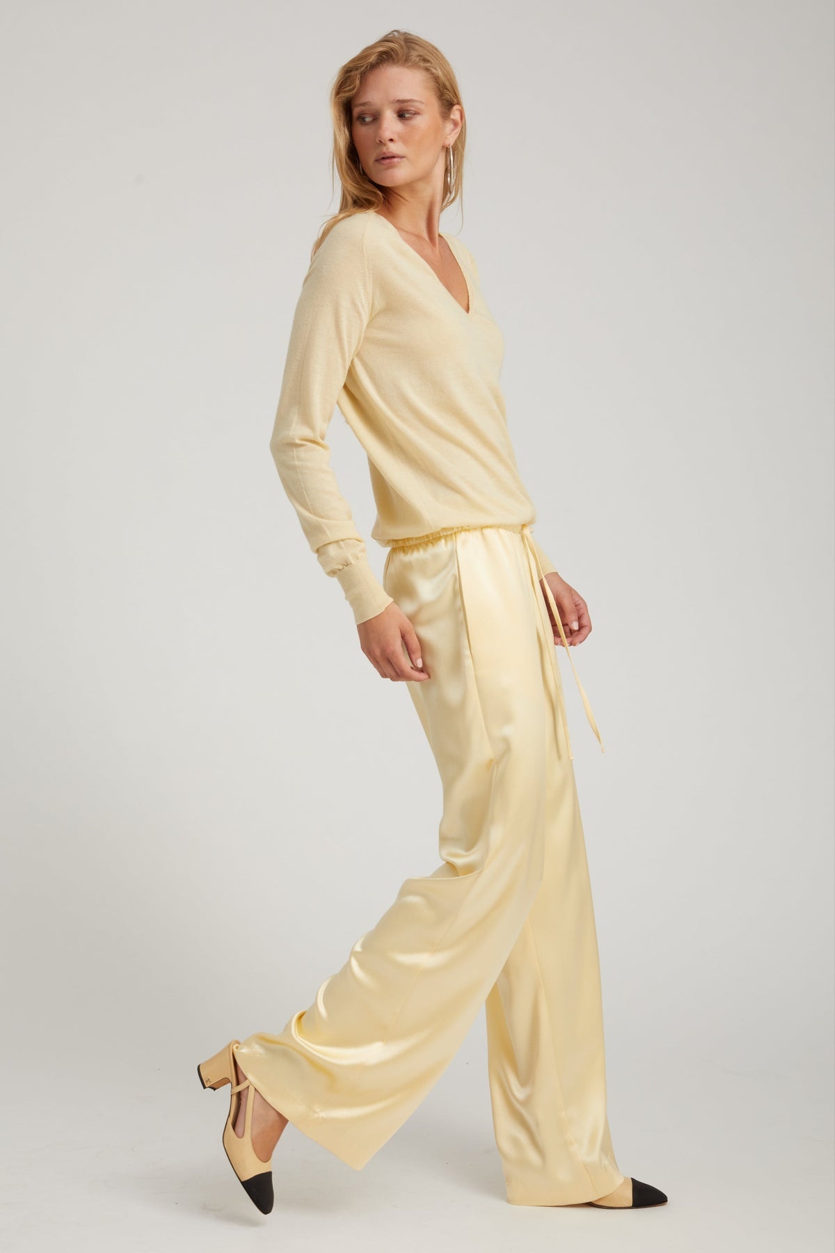 BUTTER CASHMERE V-NECK SWEATER - 3
