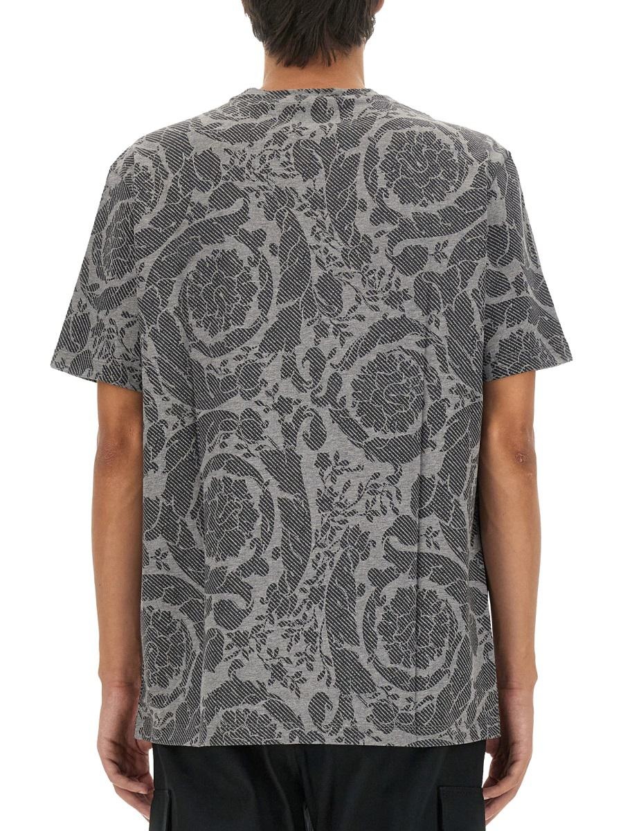 VERSACE VERSACE SILHOUETTE BAROQUE LOGO T-SHIRT | baltini