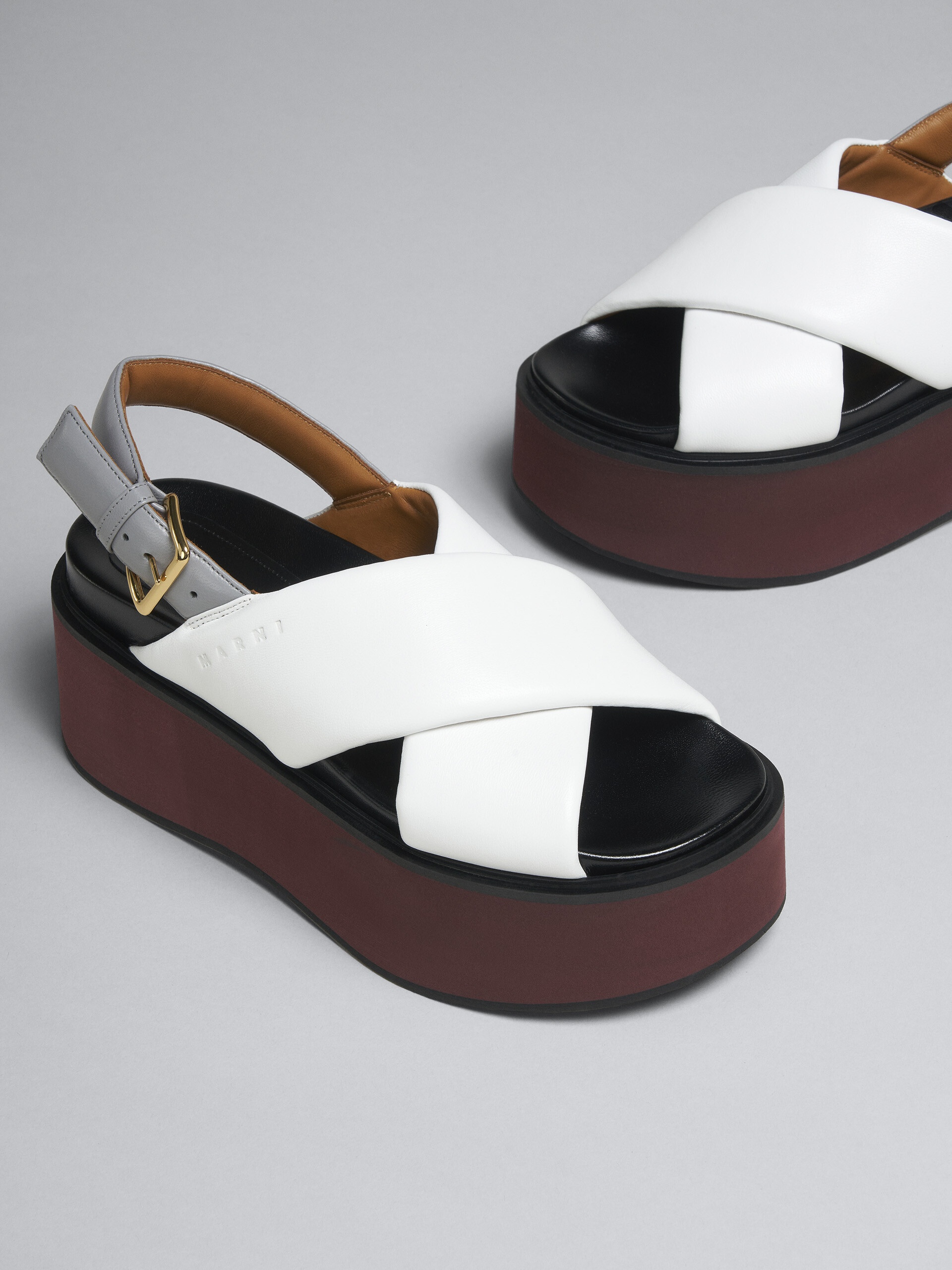 WHITE AND GREY LEATHER WEDGE - 5