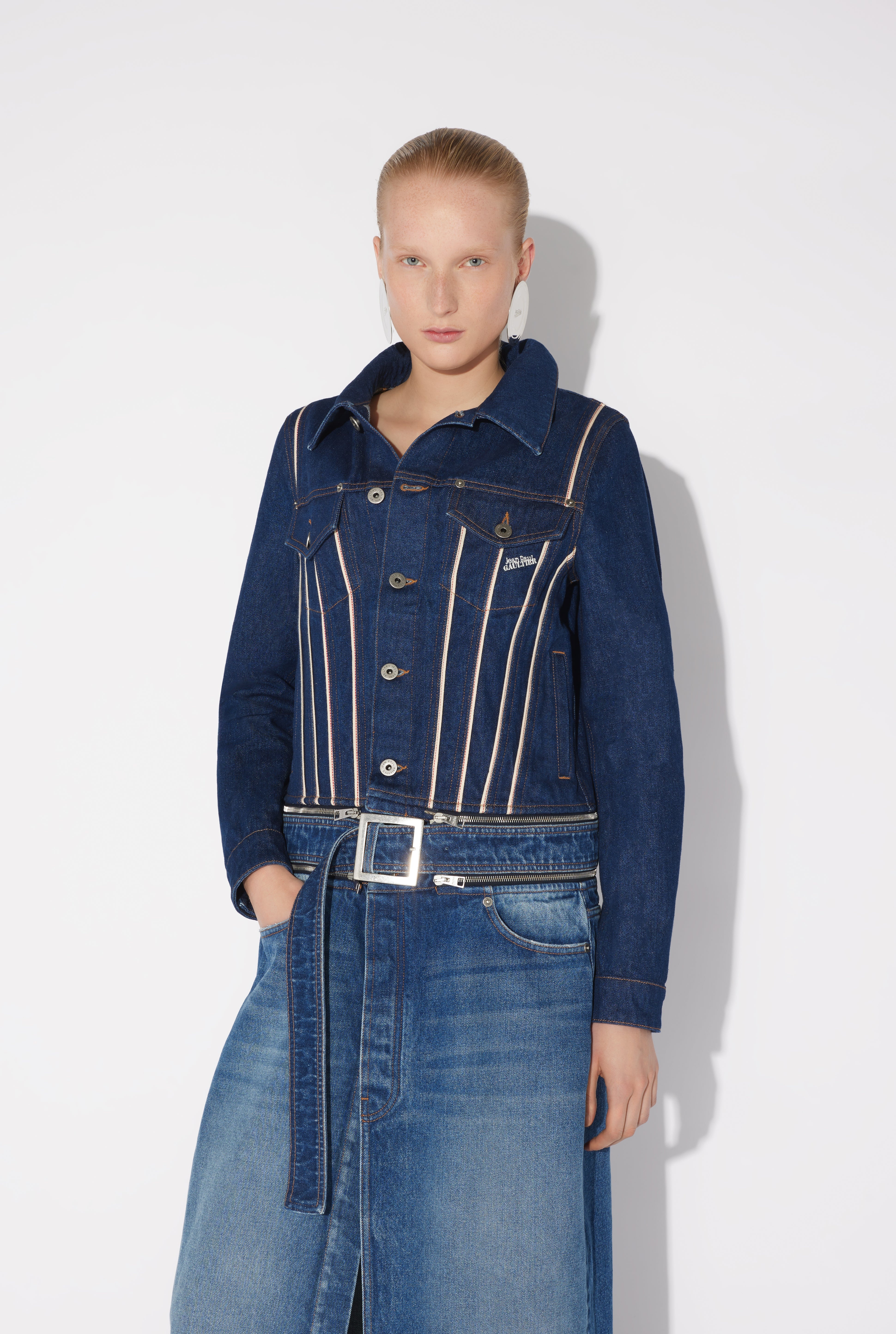 THE TWO-WAYS-TO-WEAR DENIM COAT - 3