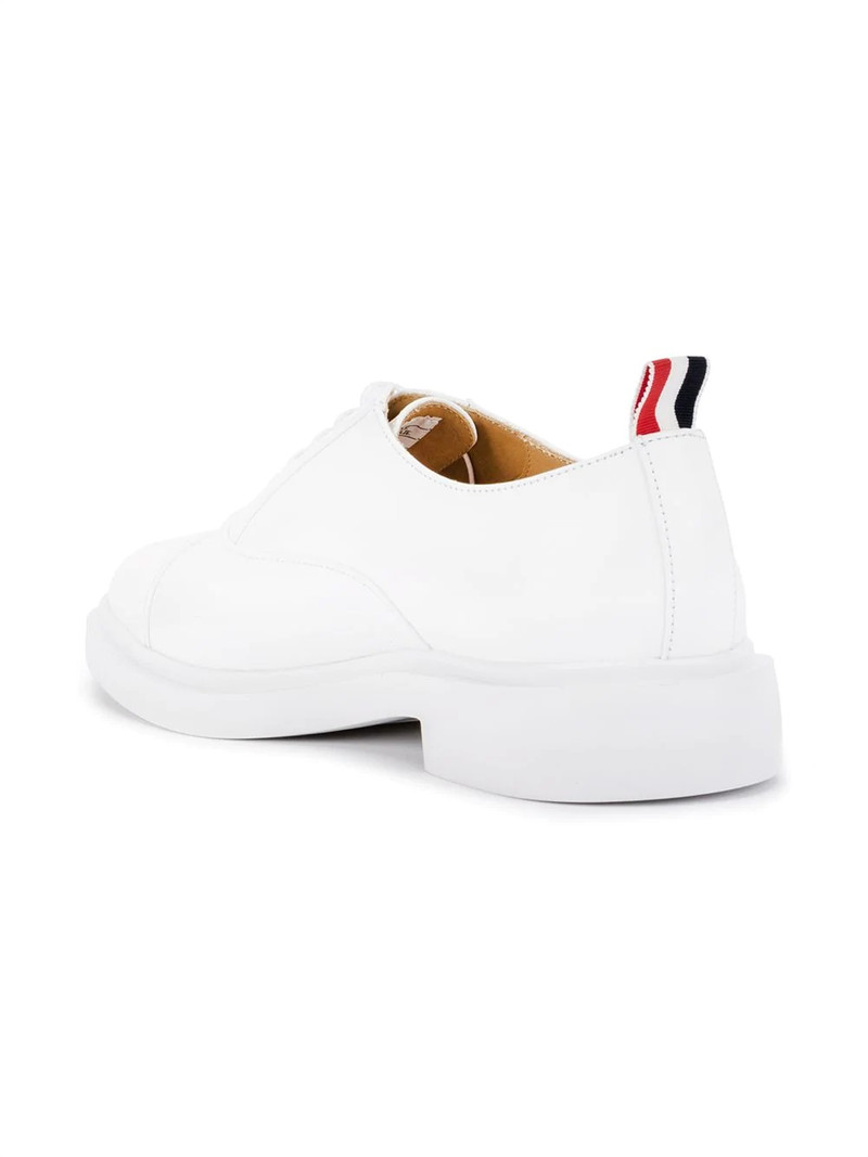 lace-up oxford shoes 3