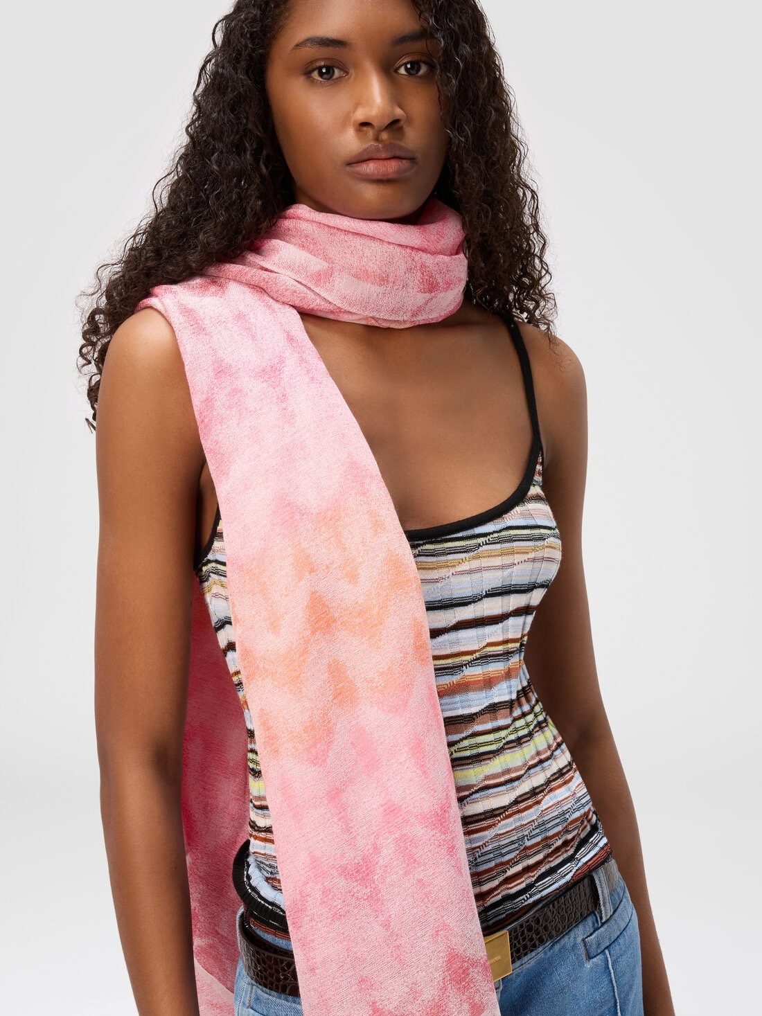 Scarf with dégradé zig zag embroidery - 3