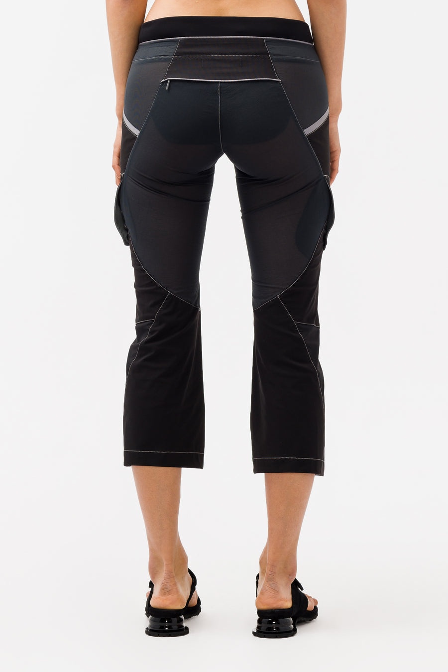 Lowrise Cropped Pants in Black - 3