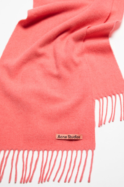Acne Studios Fringe wool scarf - skinny - Fluo pink mélange outlook