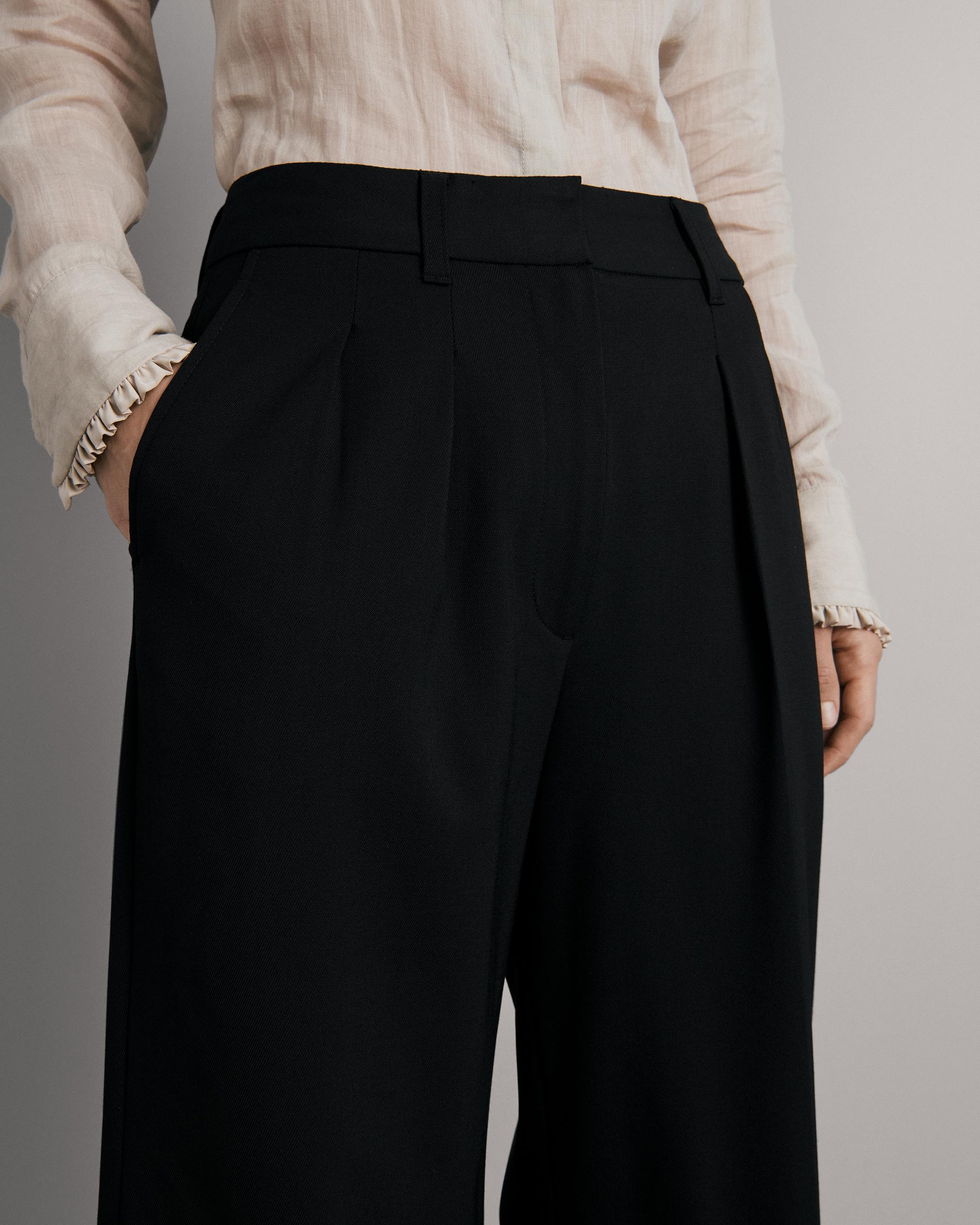 Shelly Wide Leg Crepe Pant
Classic Fit Pant - 6