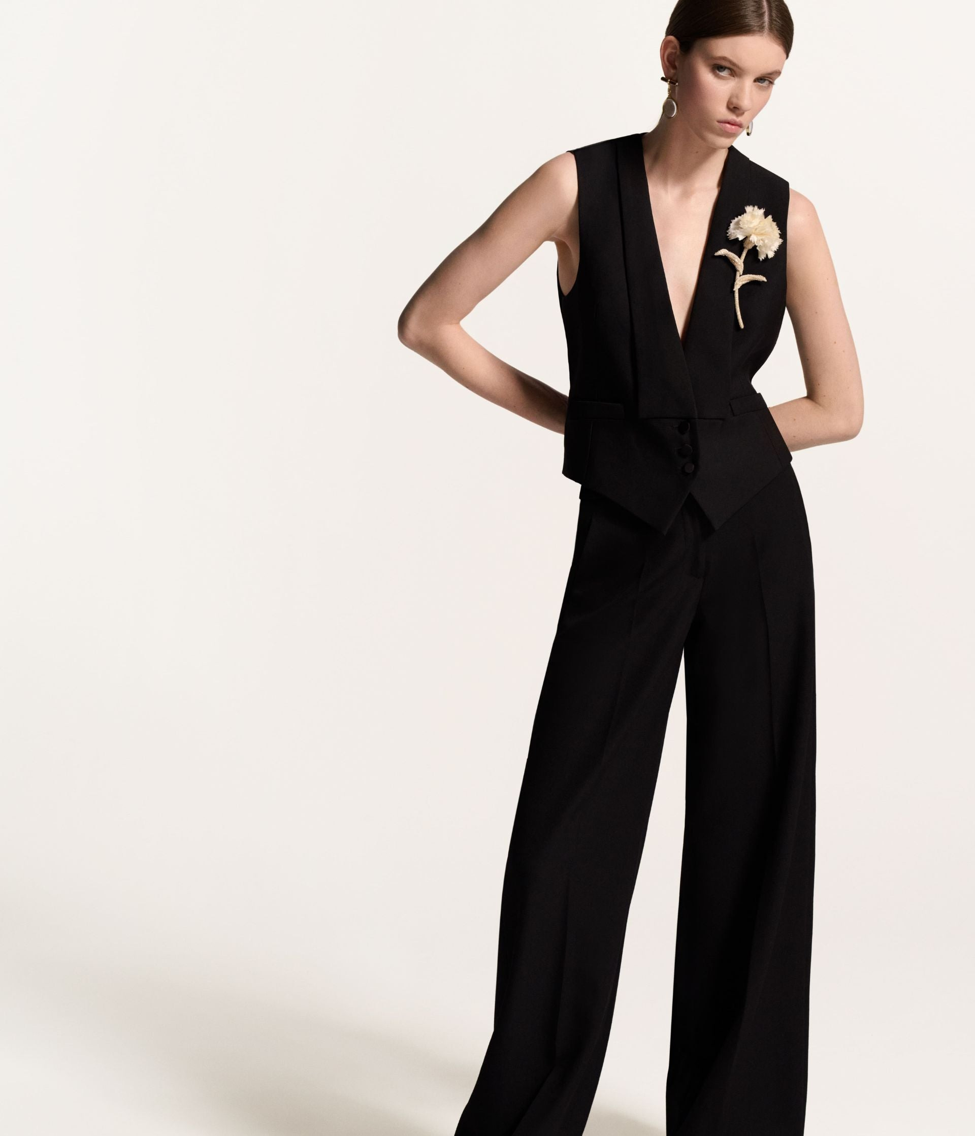 SLEEVELESS TAILORED TOP - 6