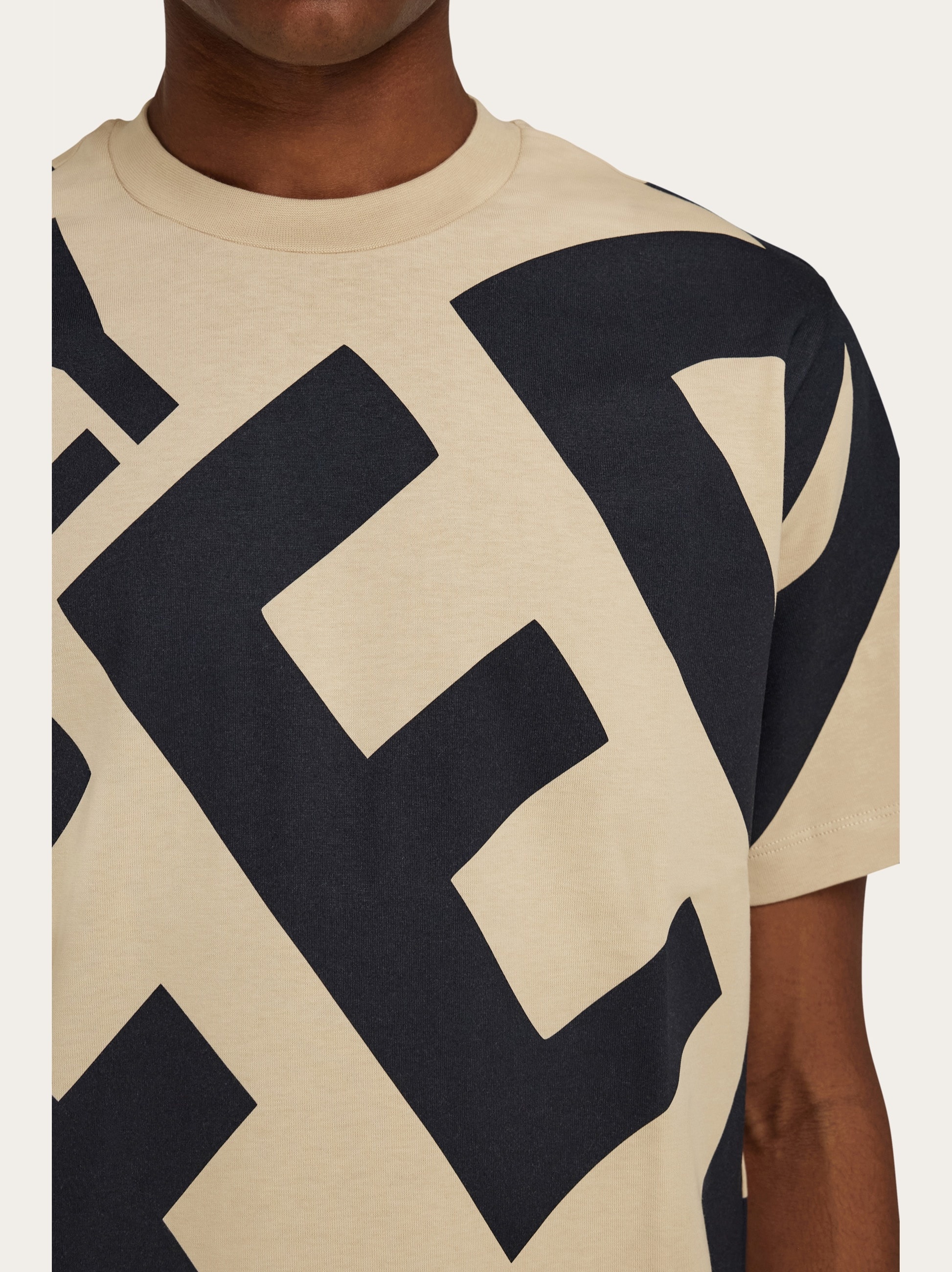 Graphic t-shirt - 4