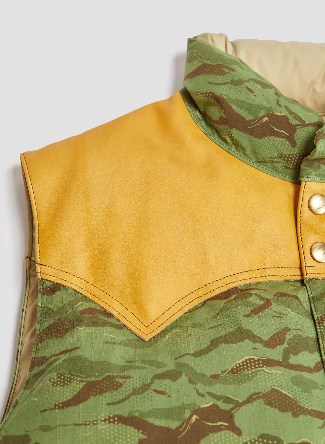 Rocky Mountain Featherbed x Nigel Cabourn Down Vest Mountain Camo in Green - 8