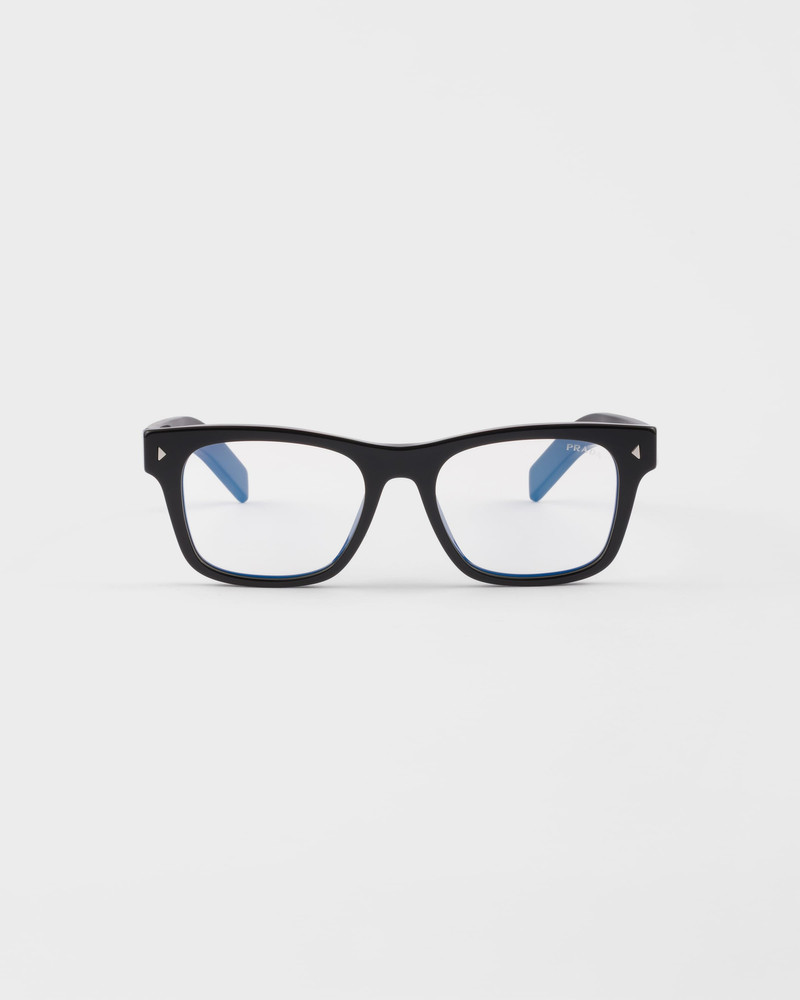 Sunglasses with iconic metal plaque 1