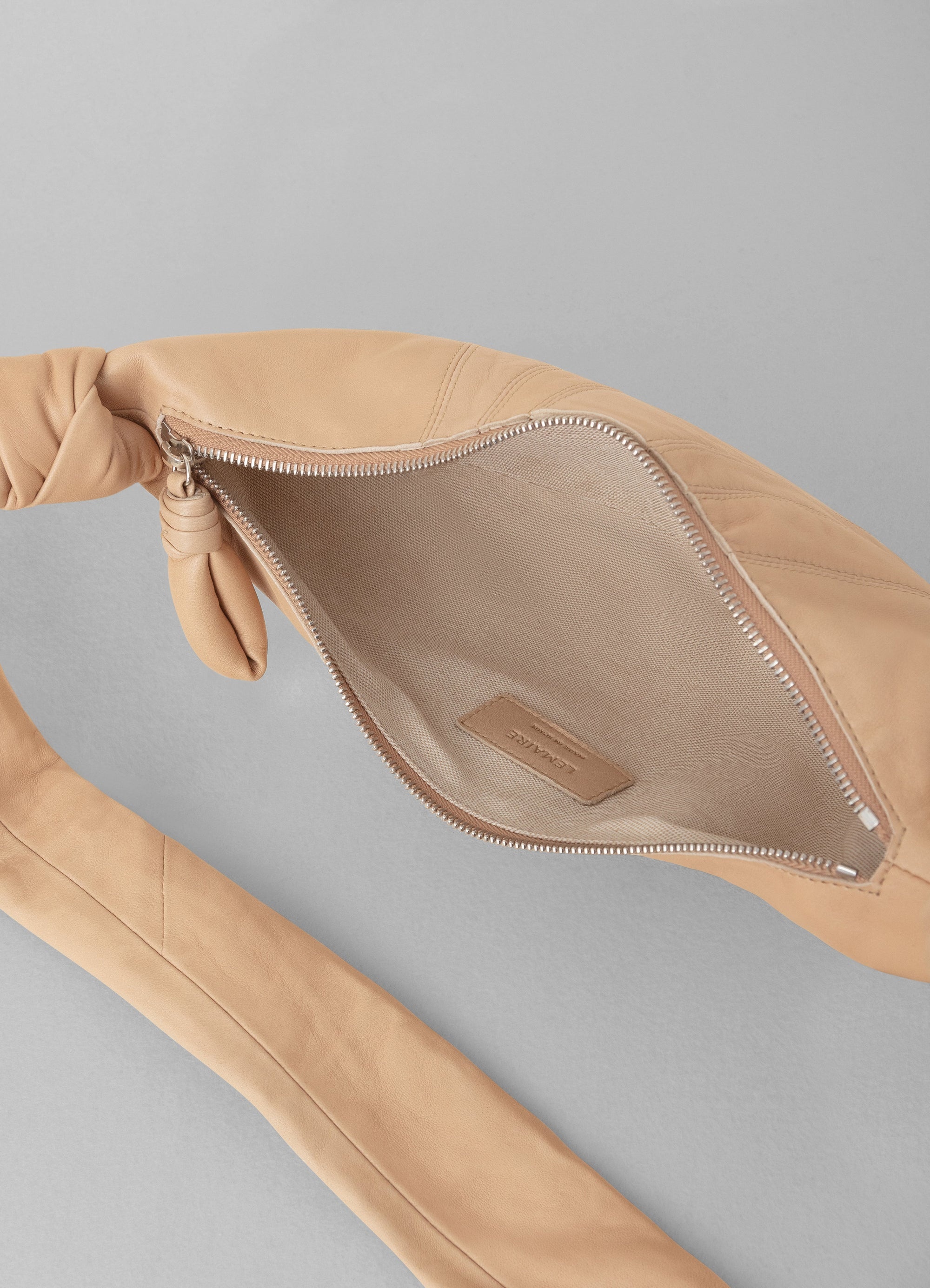 SMALL CROISSANT BAG
SOFT NAPPA LEATHER - 6