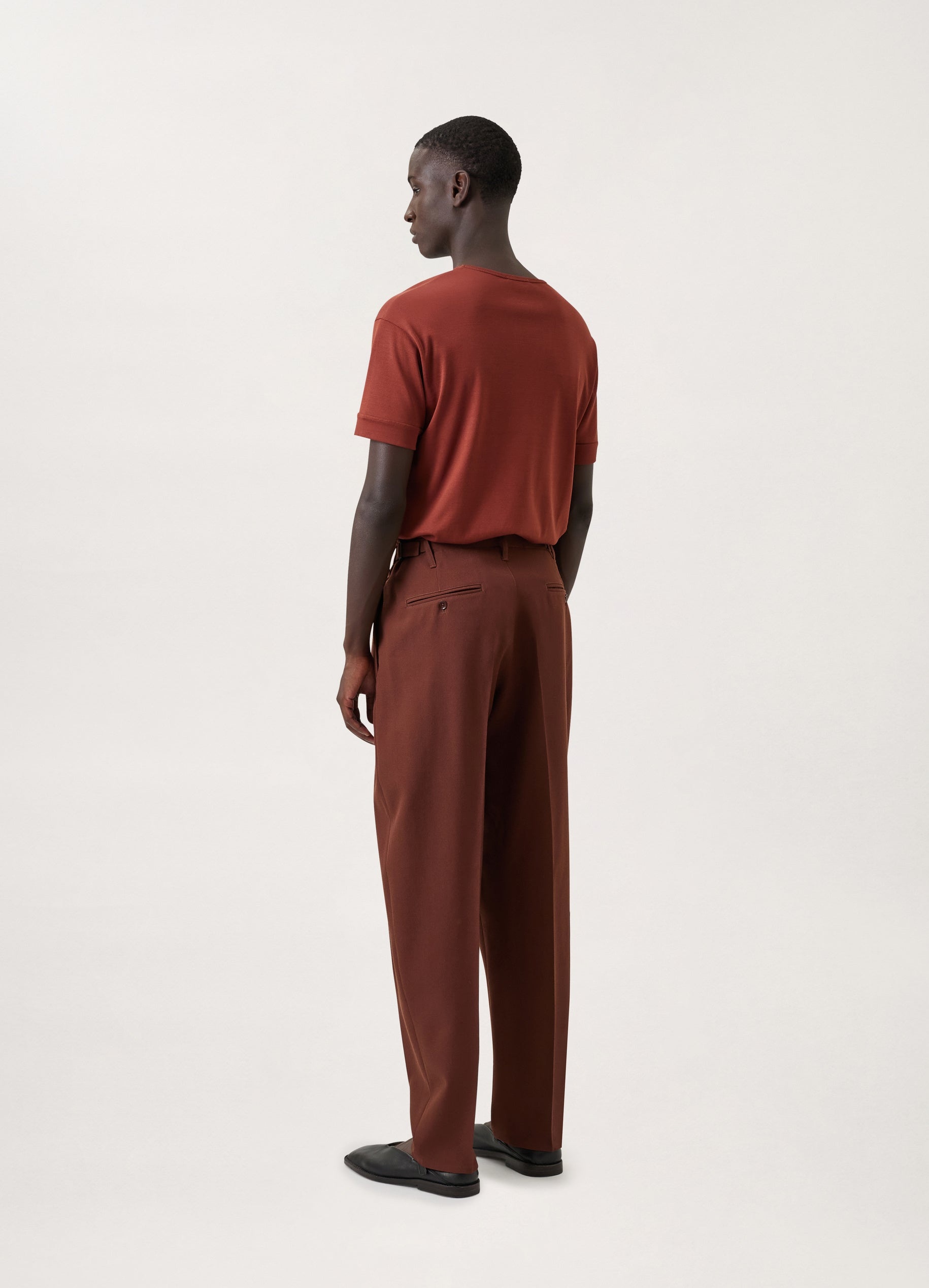 PLEATED TAPERED PANTS
WOOL GABARDINE - 4