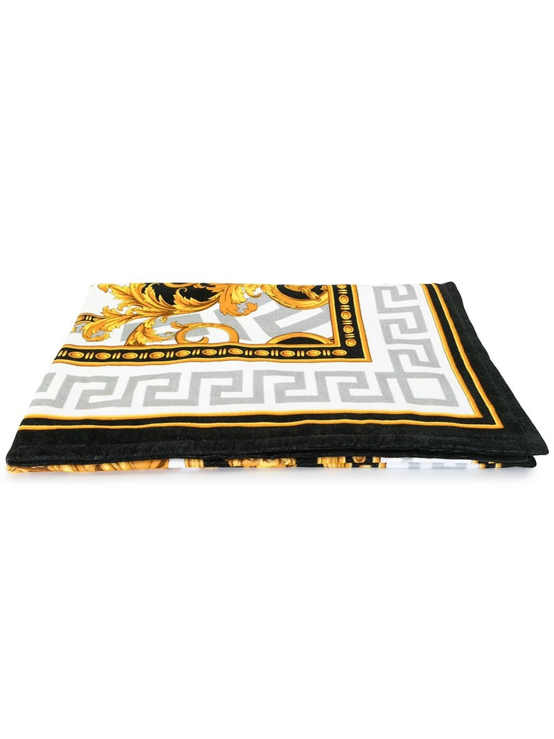 Les Coupe de Dieux beach towel 1