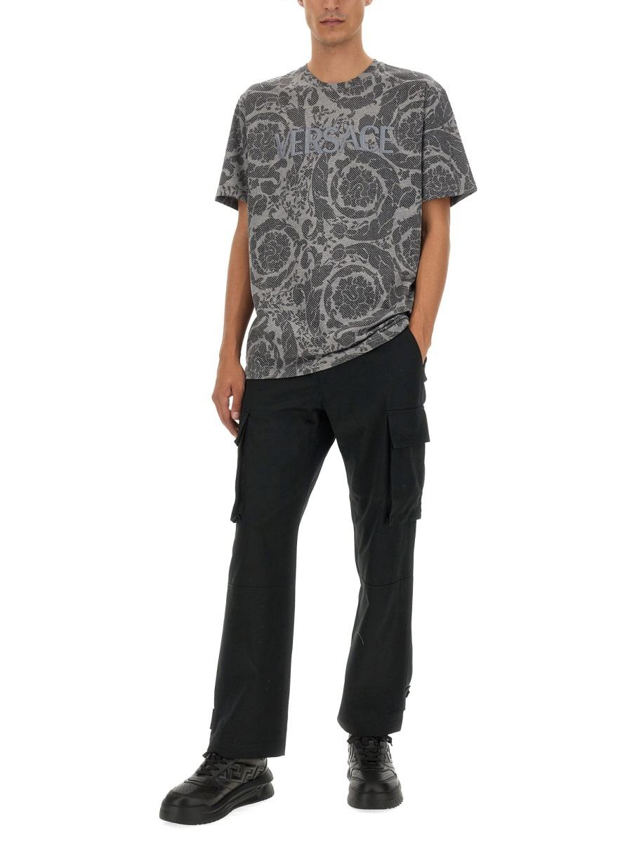 VERSACE VERSACE SILHOUETTE BAROQUE LOGO T-SHIRT | baltini