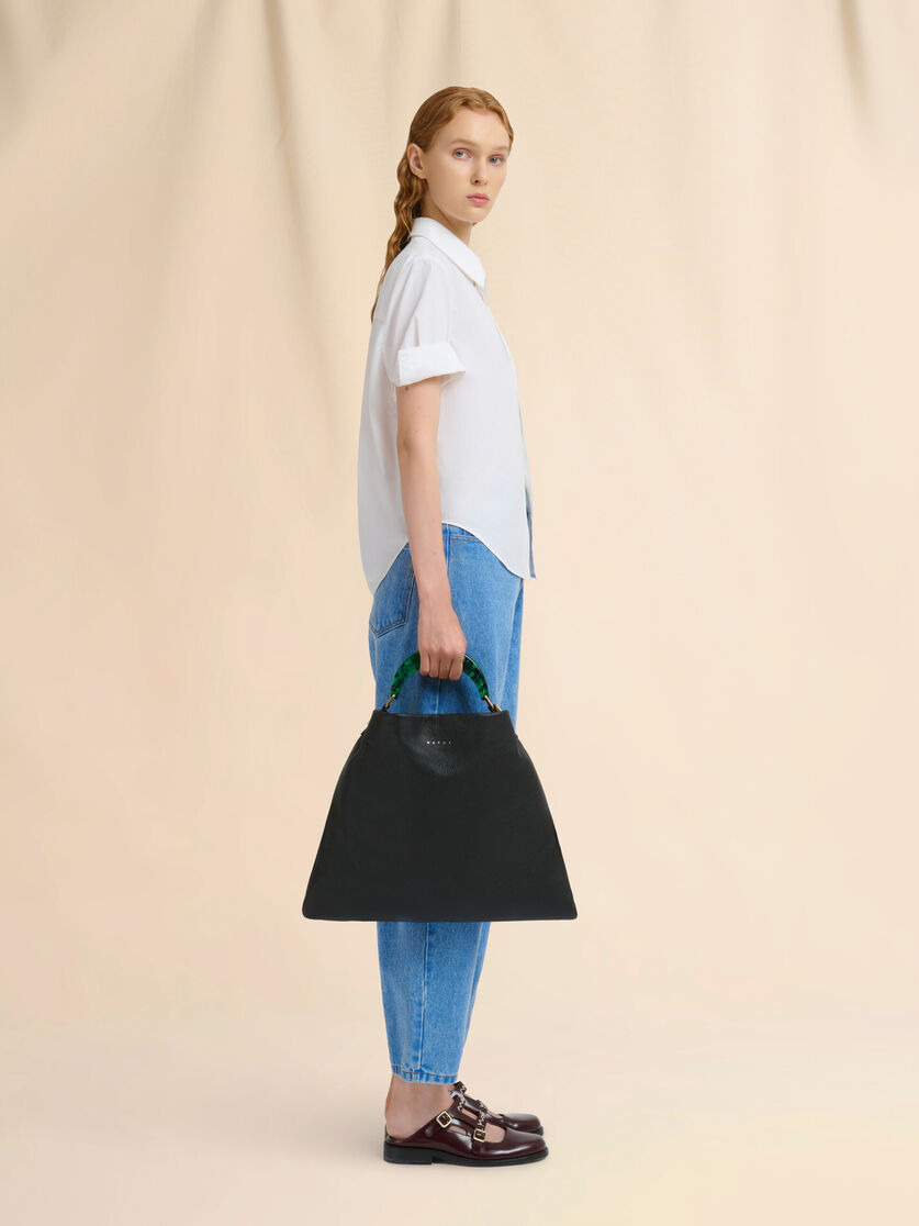 HOBO BAG IN BLACK GRAINED CALFSKIN AND RESIN HANDLE - 2