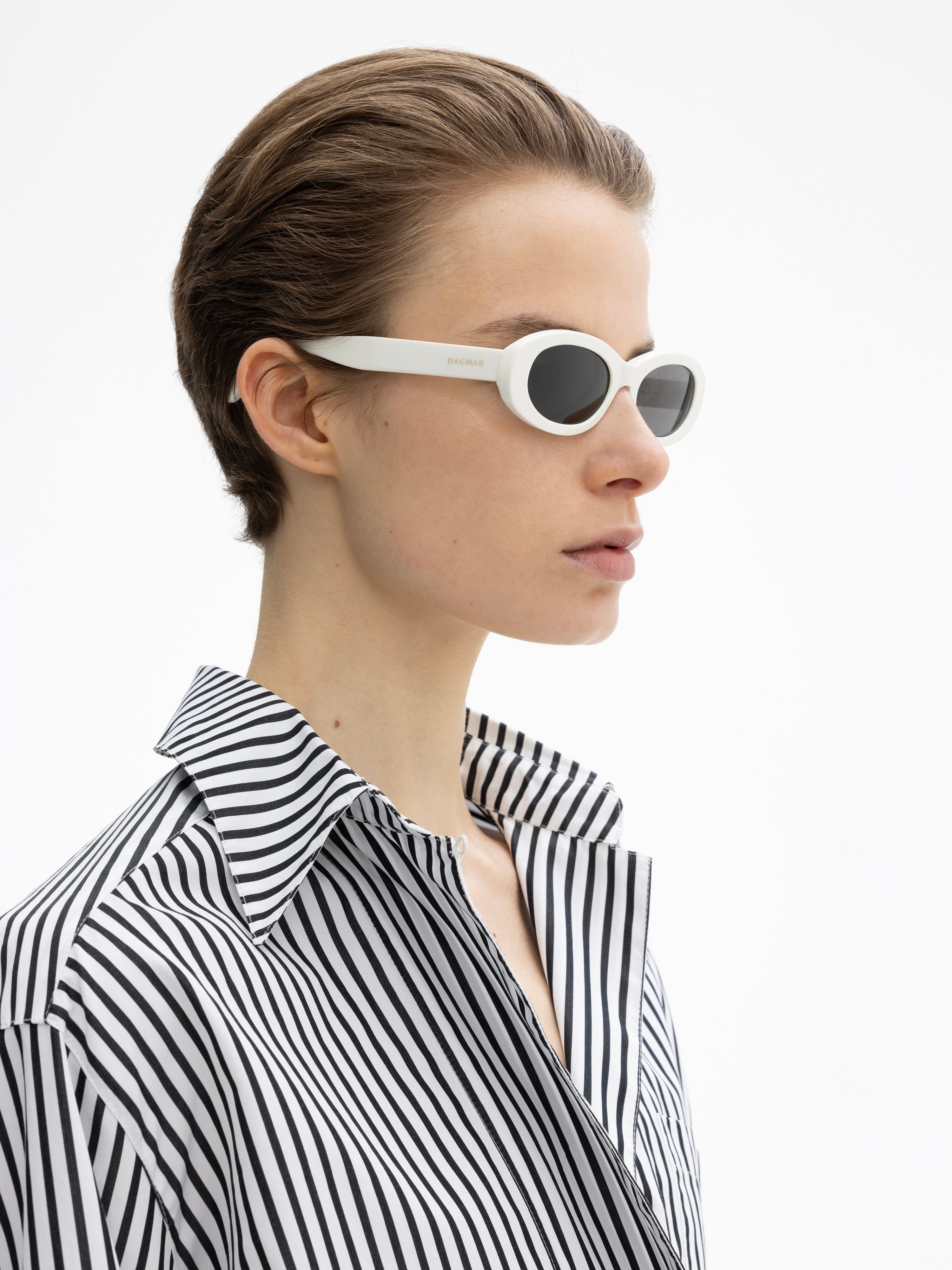 Wide oval sunglasses - 4