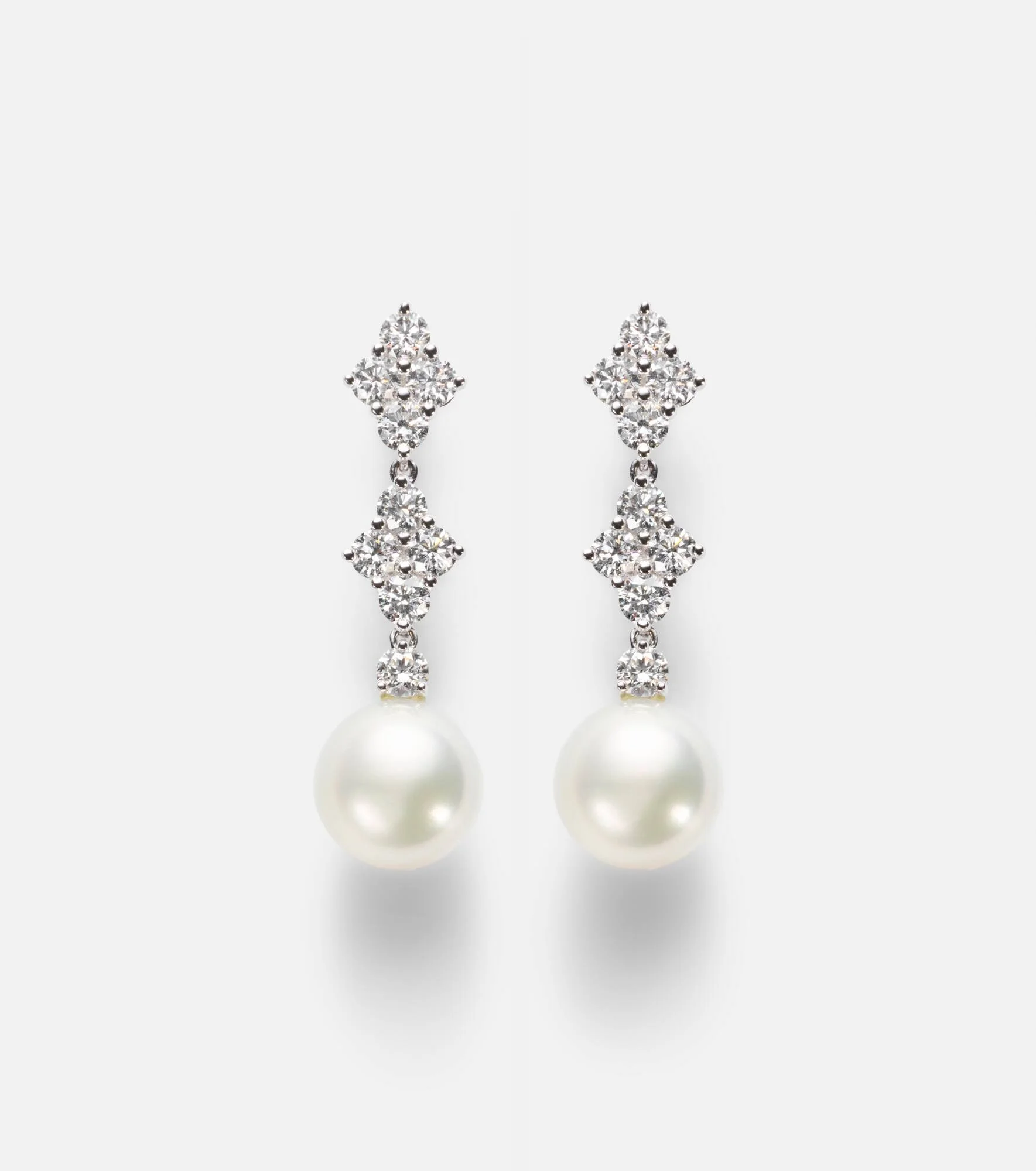 18kt white gold drop earrings with pearls and diamonds - 1