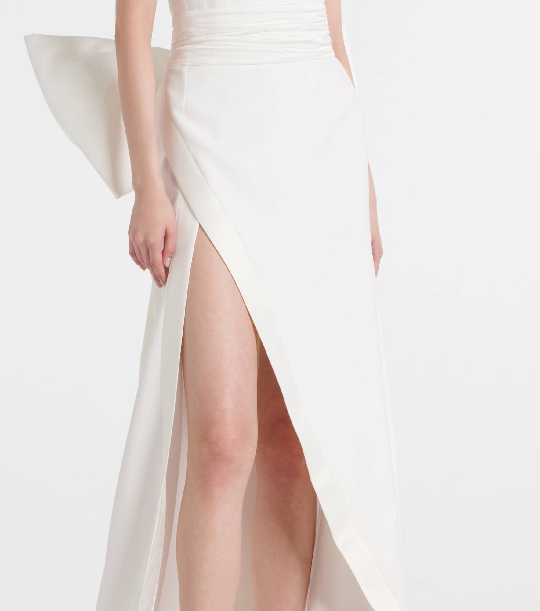 Bridal Nefertiti bow-detail satin gown - 6