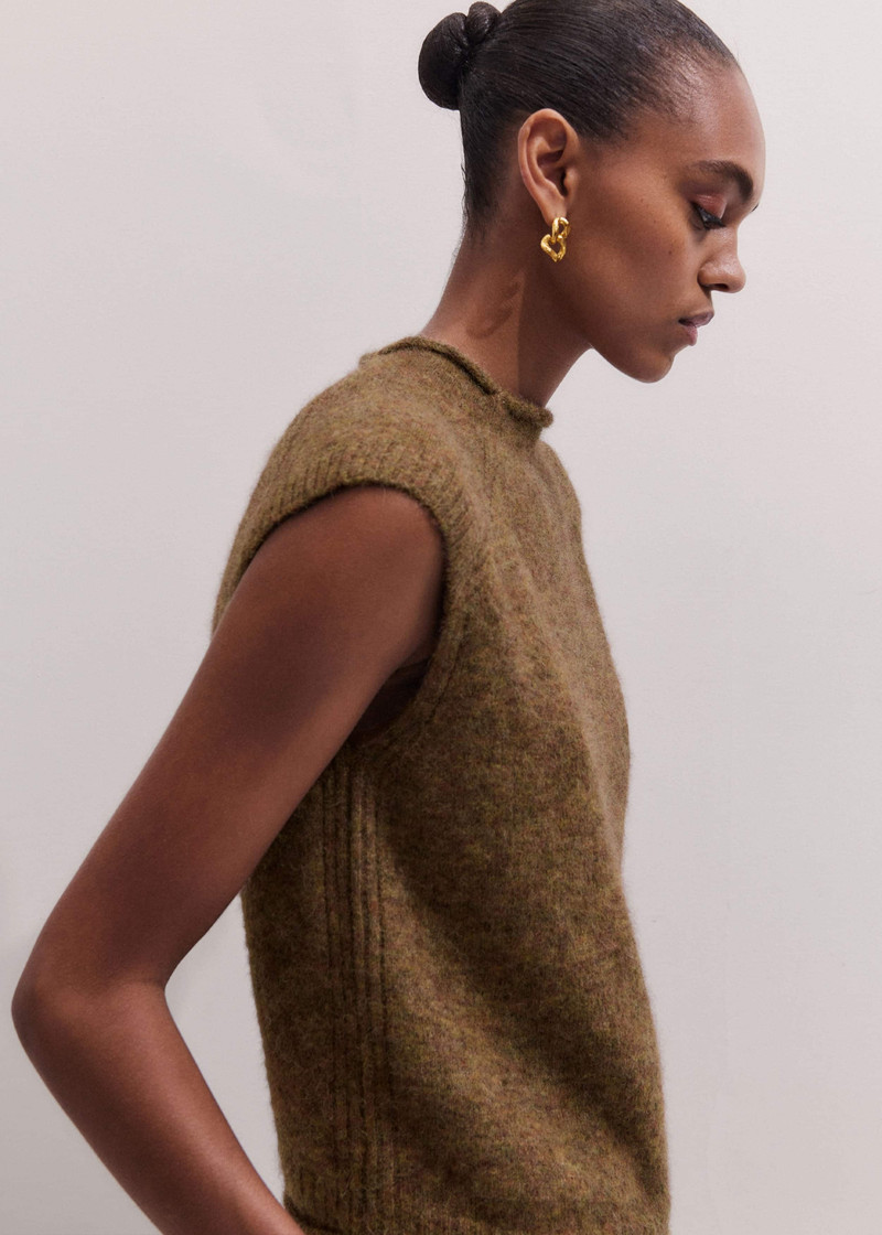 Roll Trim Knit Vest 6