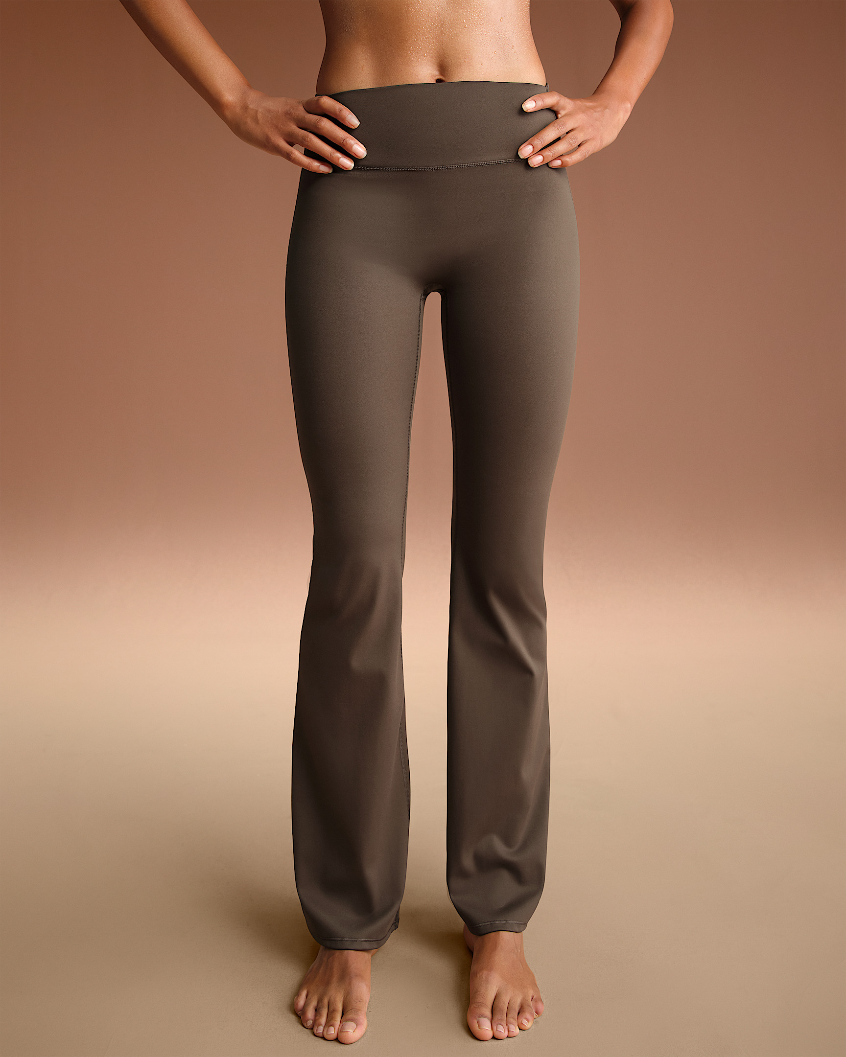 NikeSKIMS Matte Women's High-Waisted Slim Flared Leggings - 2