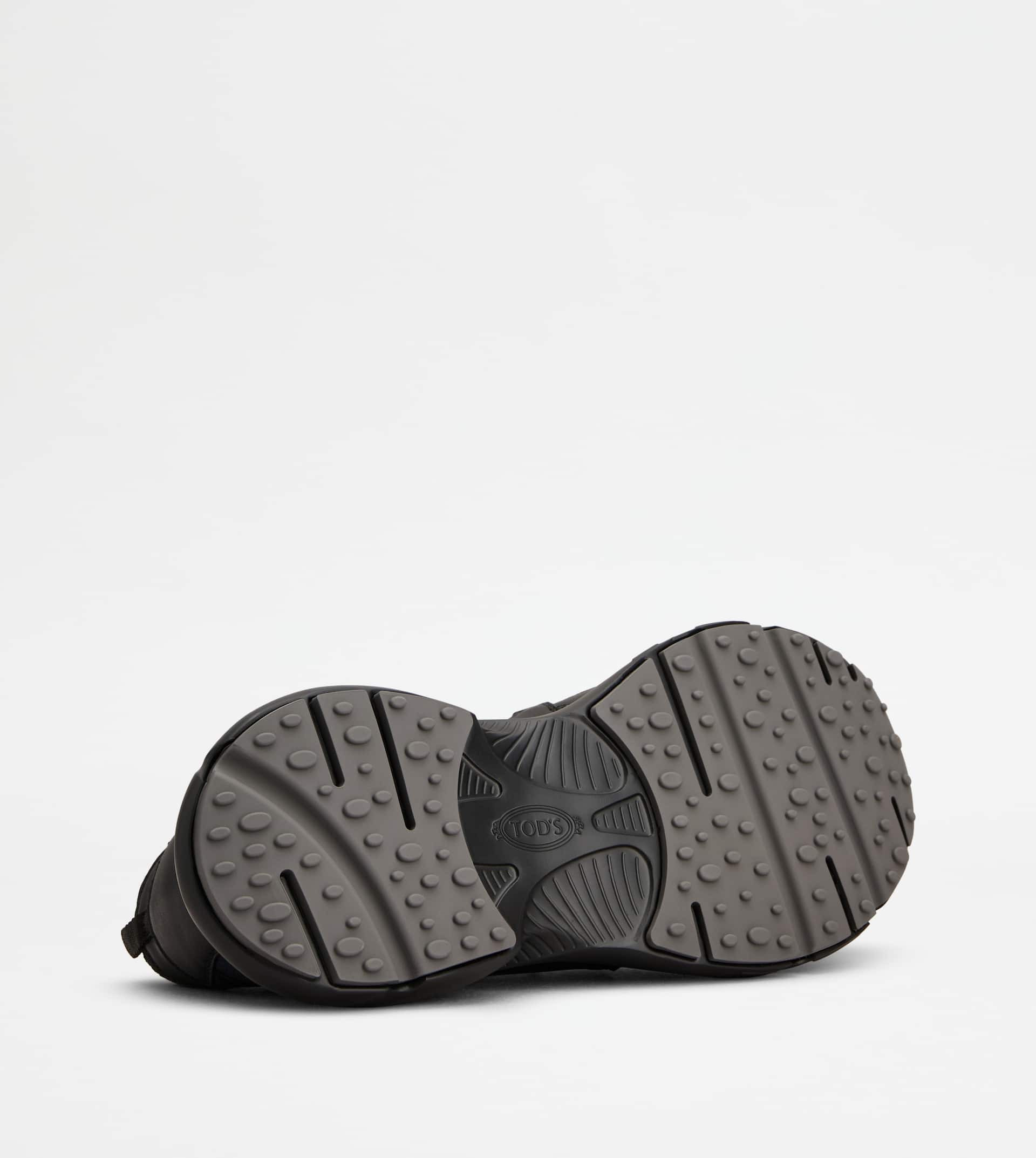 SNEAKERS IN LEATHER AND TECHNICAL FABRIC - BLACK - 4