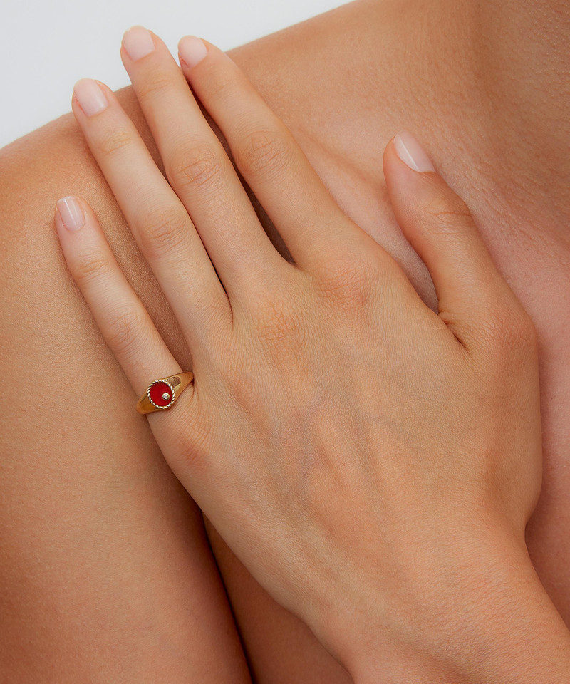 Yvonne Léon 9ct Gold Red Agate Baby Oval Signet Ring outlook