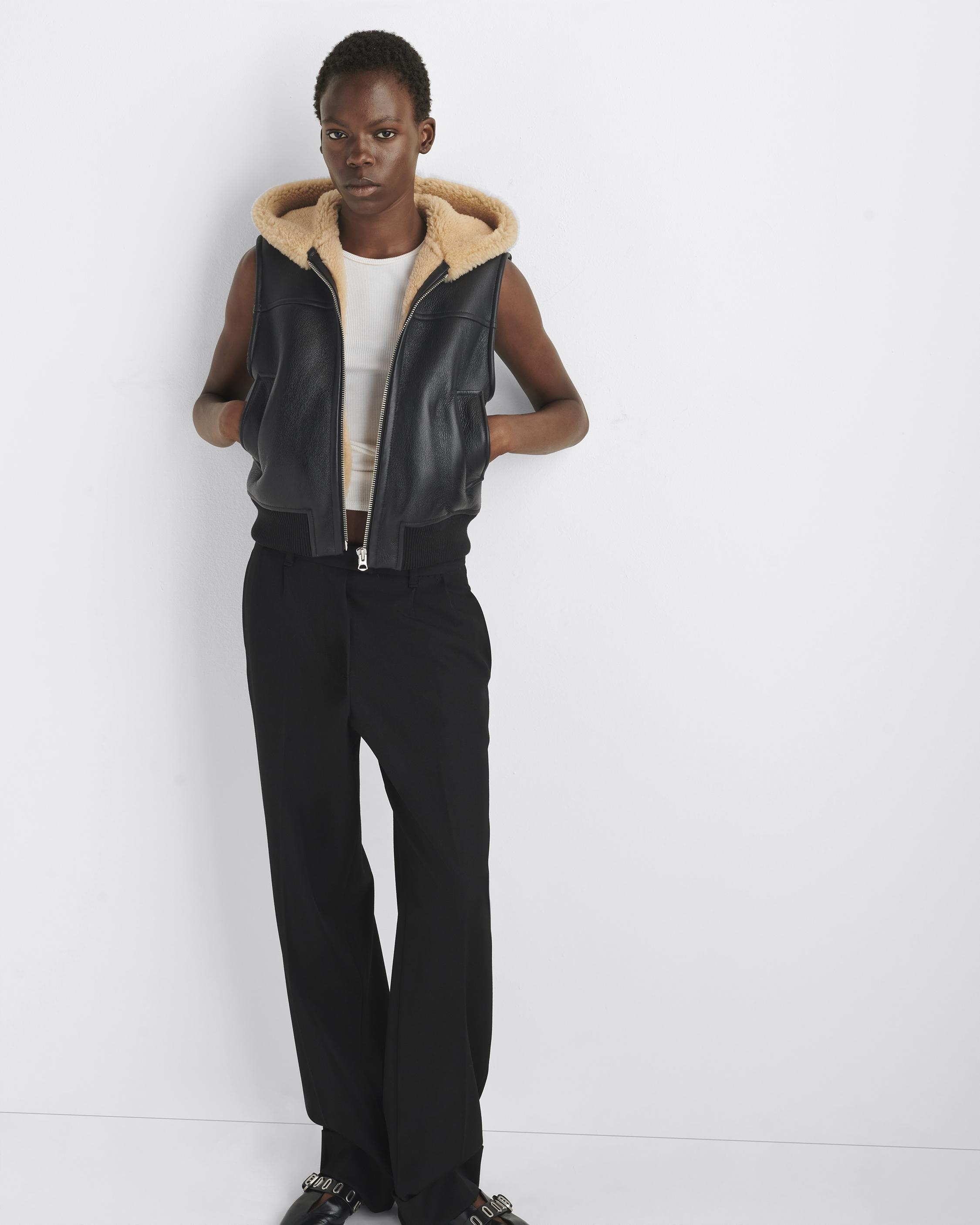 Robbie Shearling Vest
Classic Fit - 6