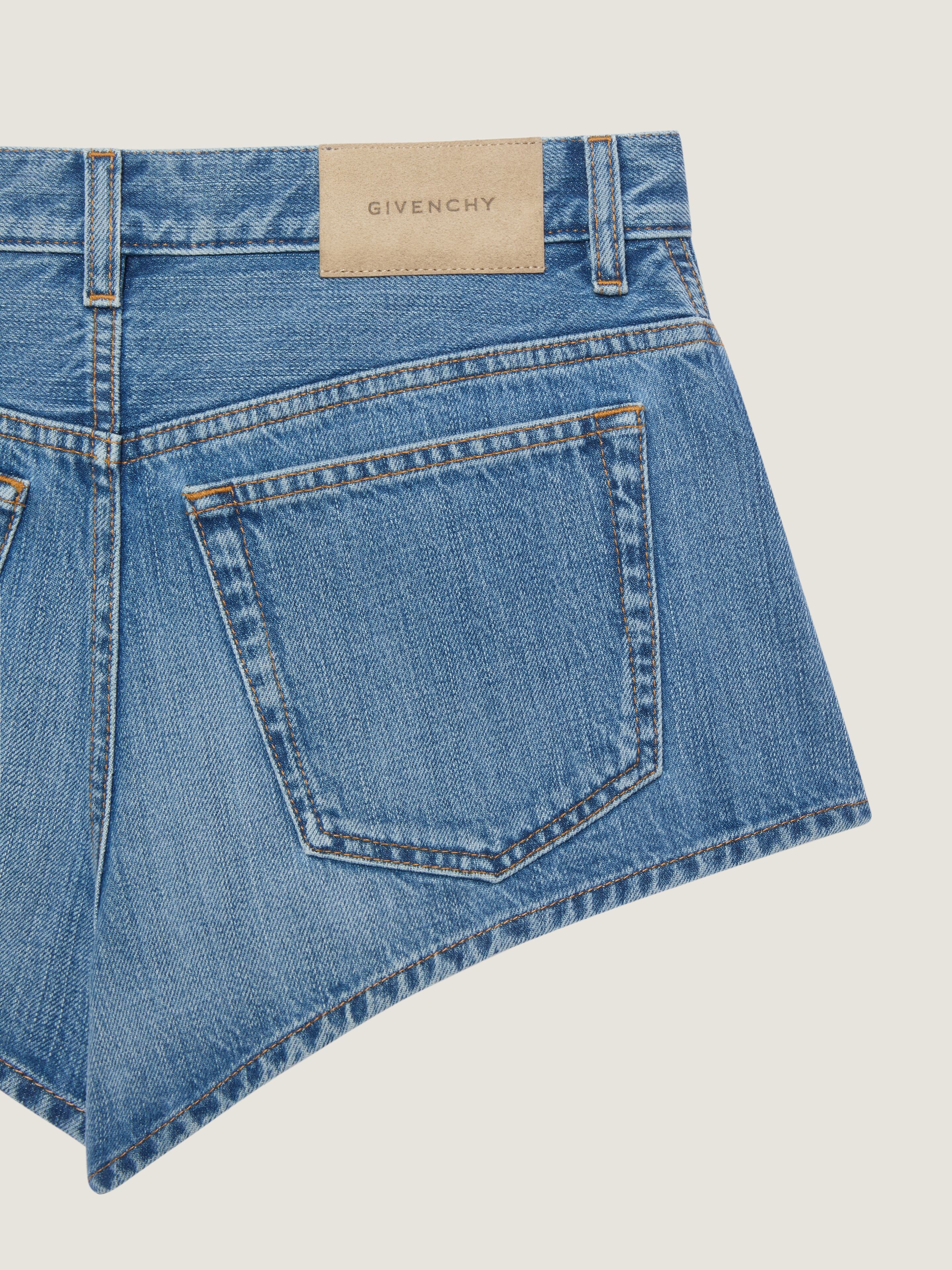 MINI SHORTS IN WASHED DENIM - 5
