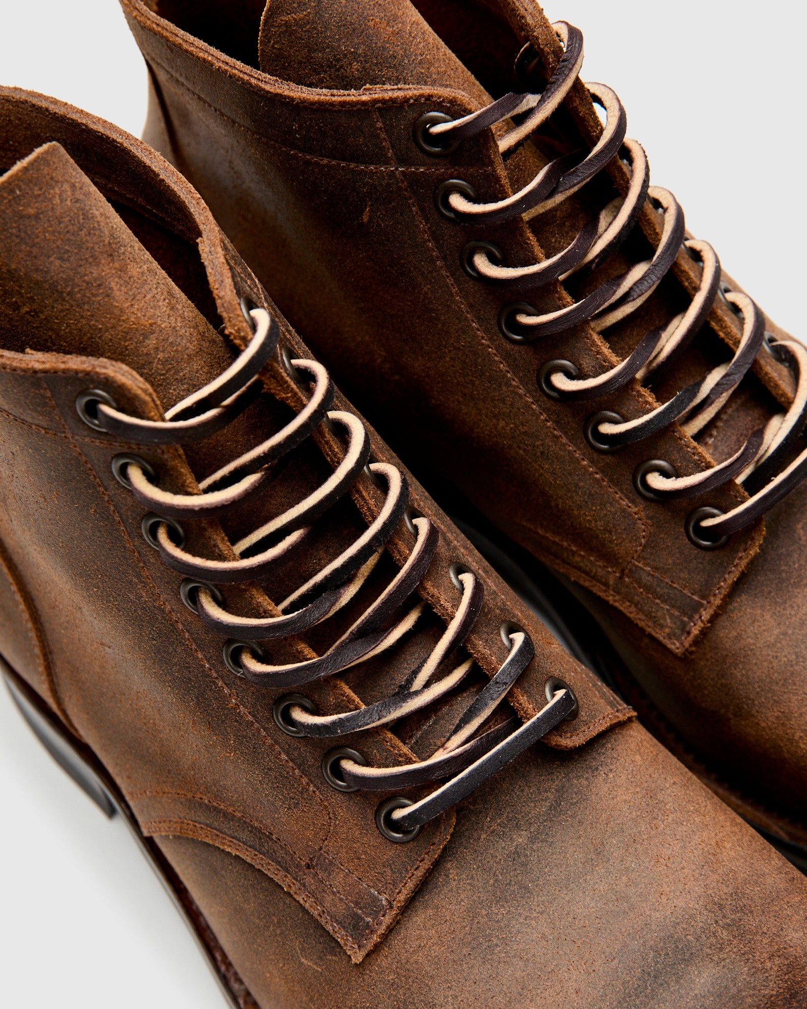 Service Boot 310 in Urban Brown Waxy Commander - 7