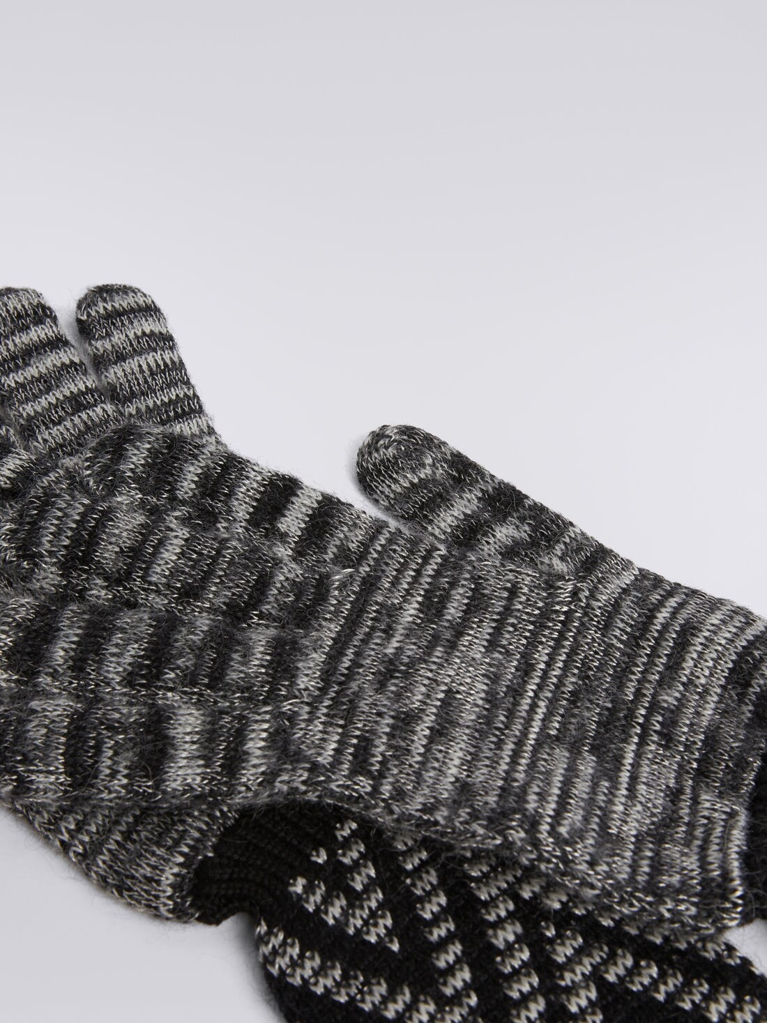 Multi-worked wool and mohair knit gloves - 2