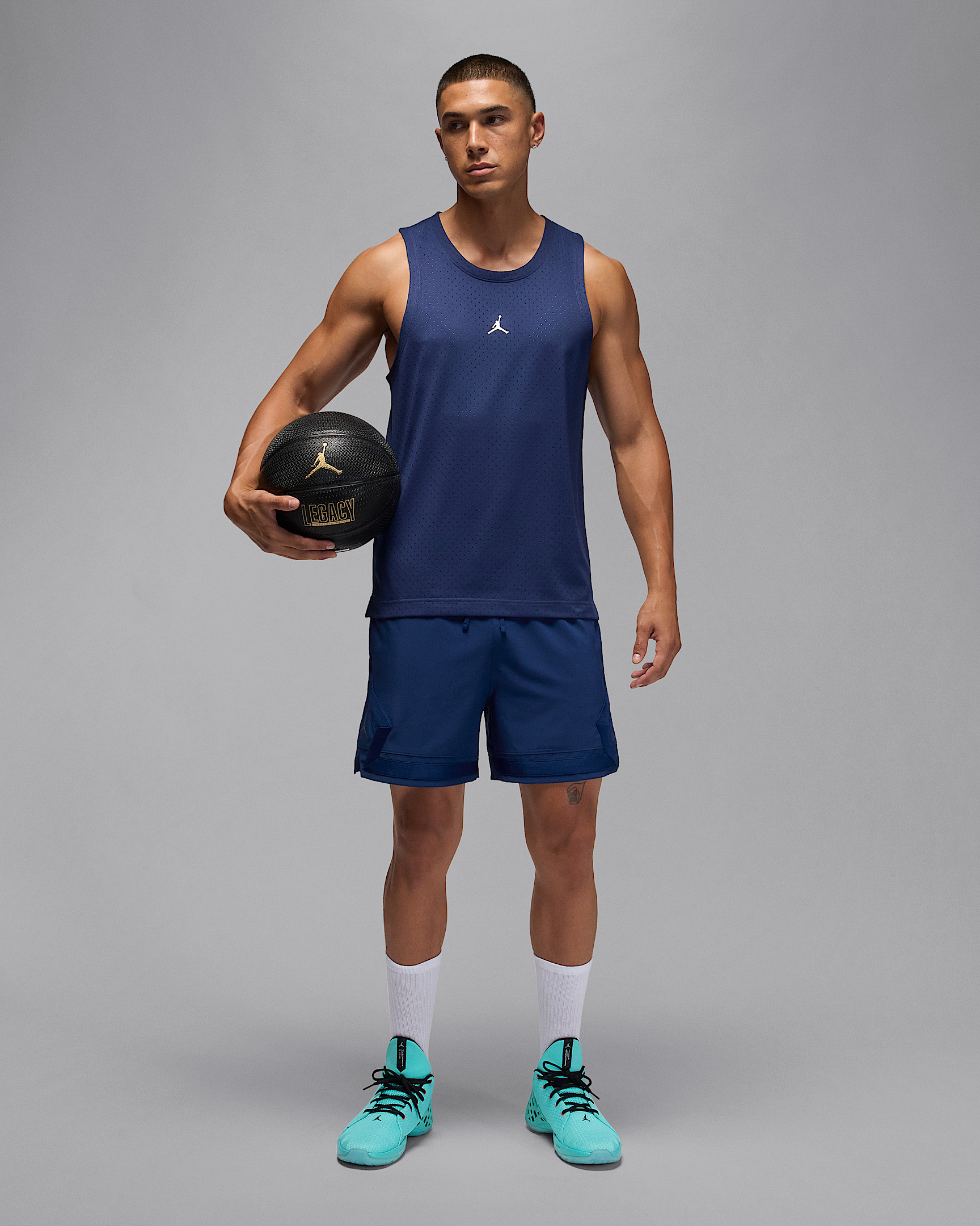 Jordan Sport Men's Dri-FIT Woven Diamond Shorts - 6