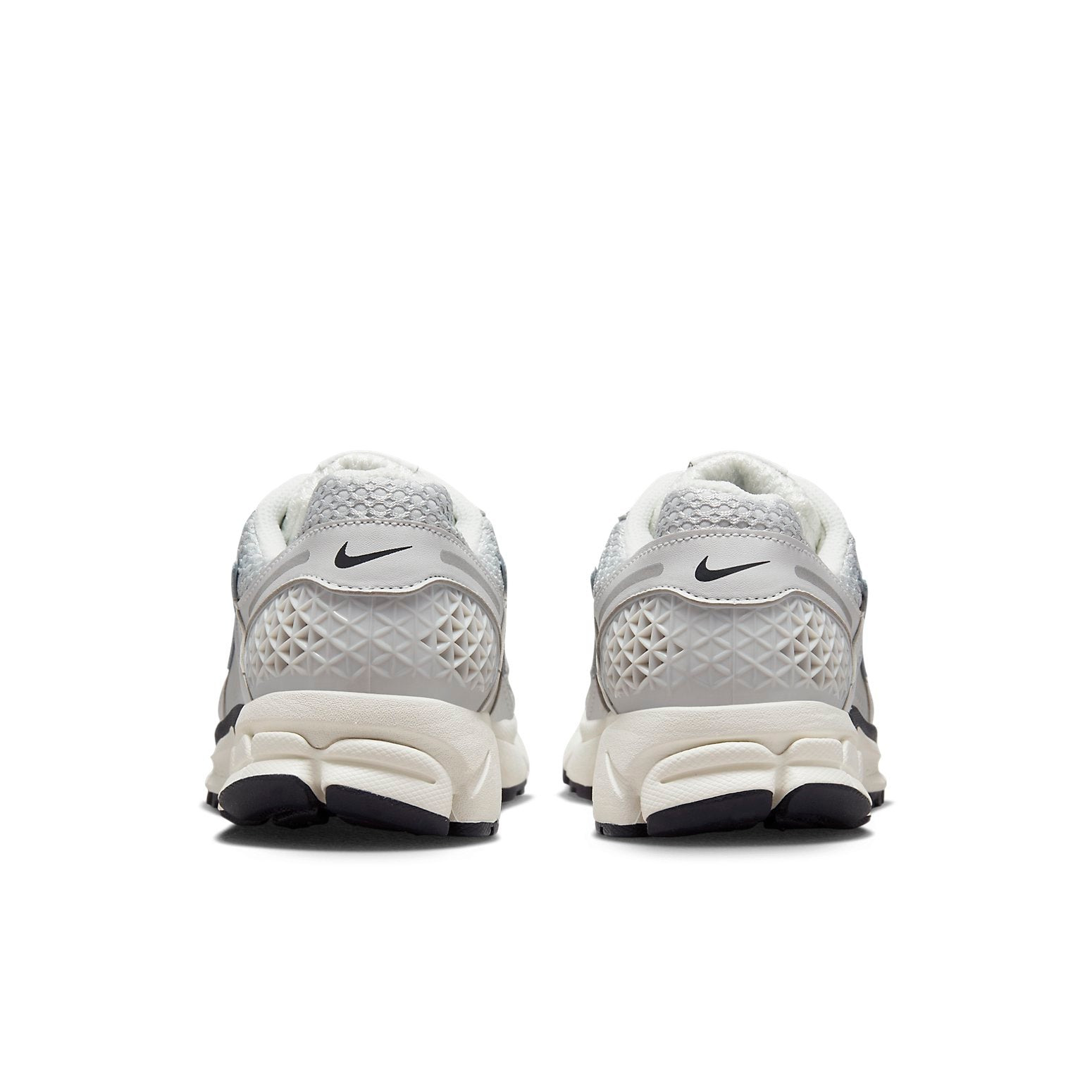 (WMNS) Nike Air Zoom Vomero 5 'Photon Dust Metallic Silver' FD0884-025 - 5