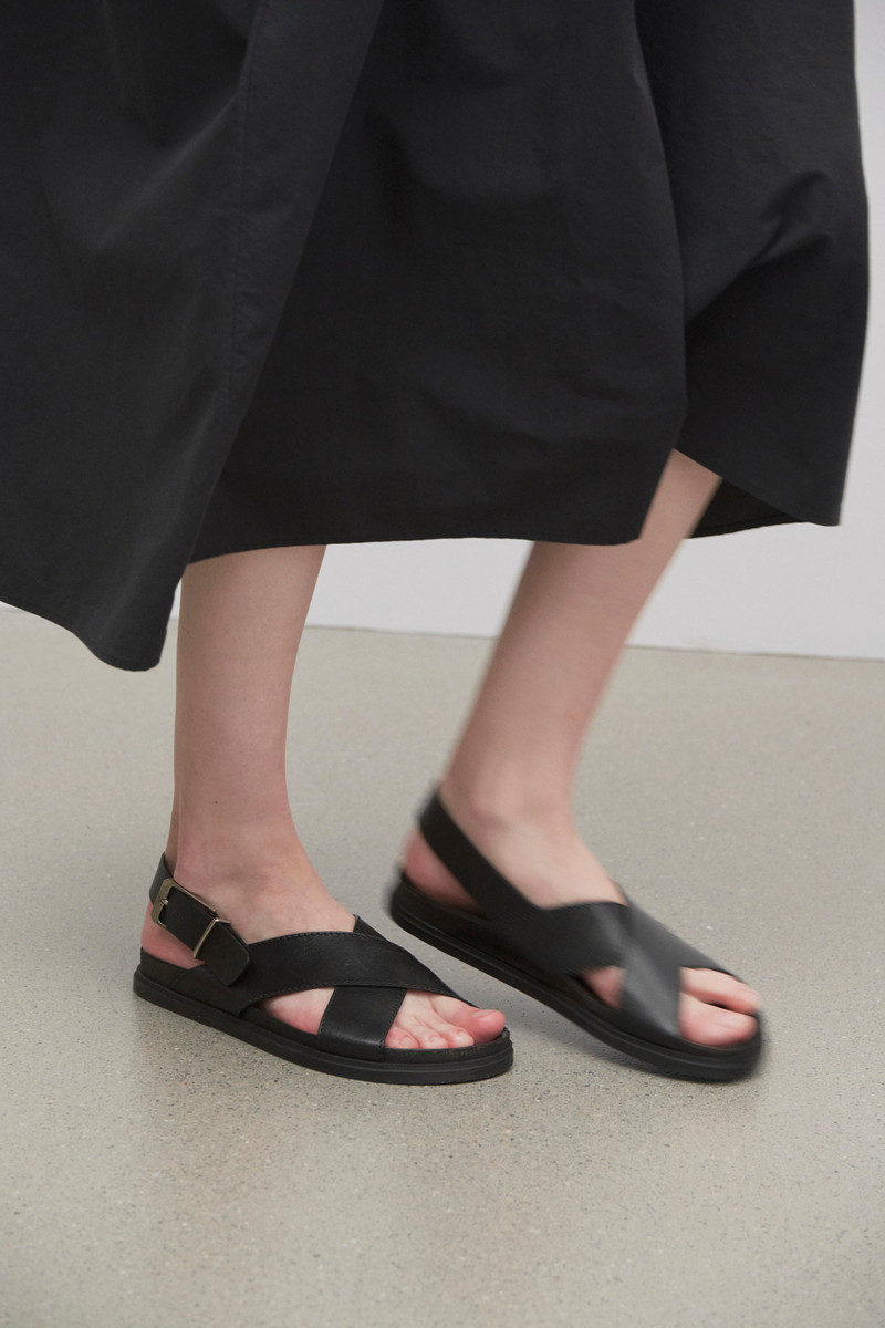 Buckle Sandal in Leather 4