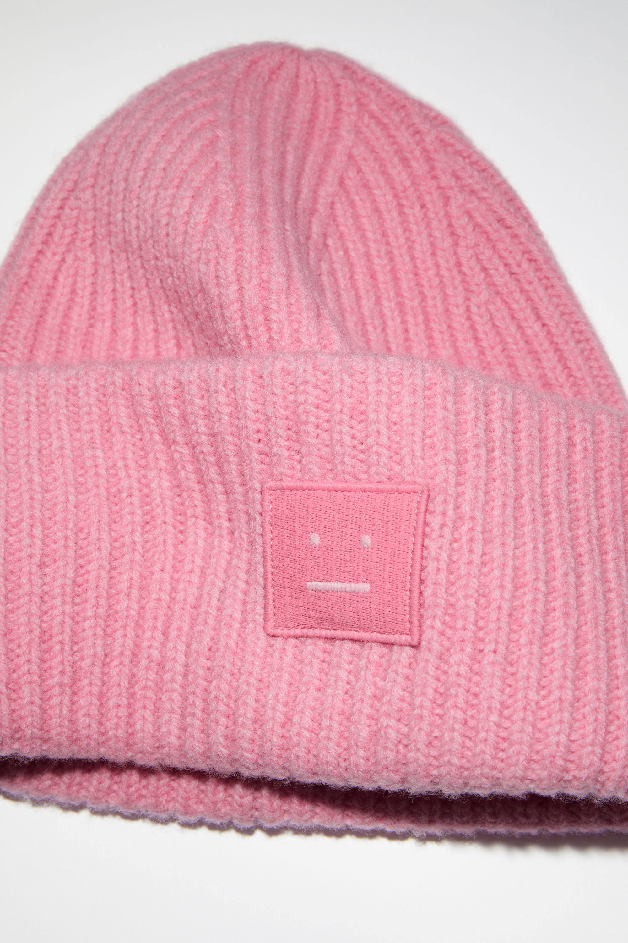 Large face logo beanie - Bubble Pink - 4