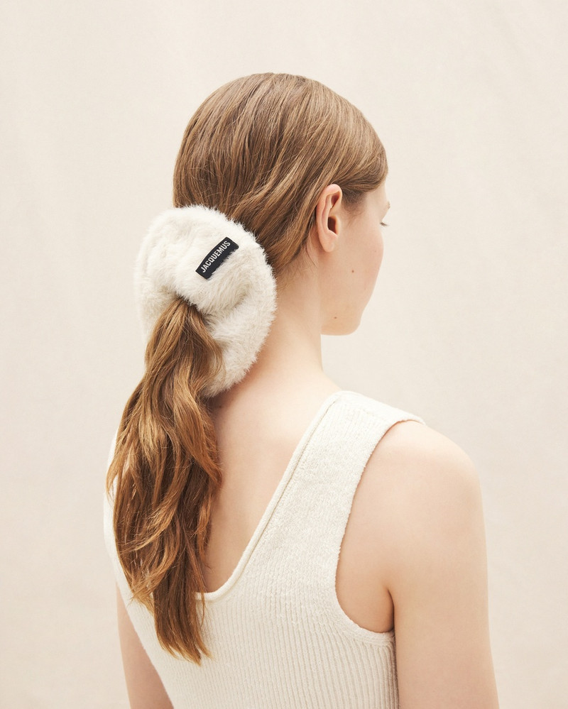 JACQUEMUS Le Chouchou Neve outlook