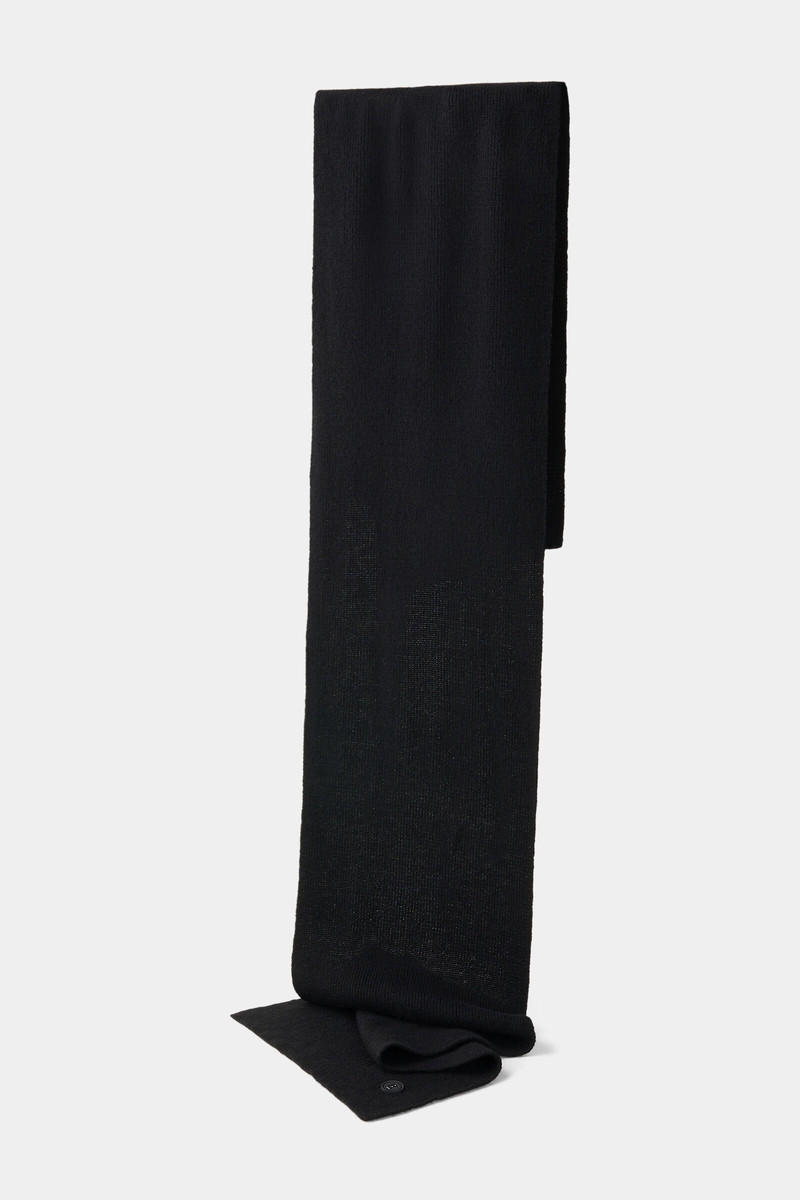 Gabe Scarf in Black 1