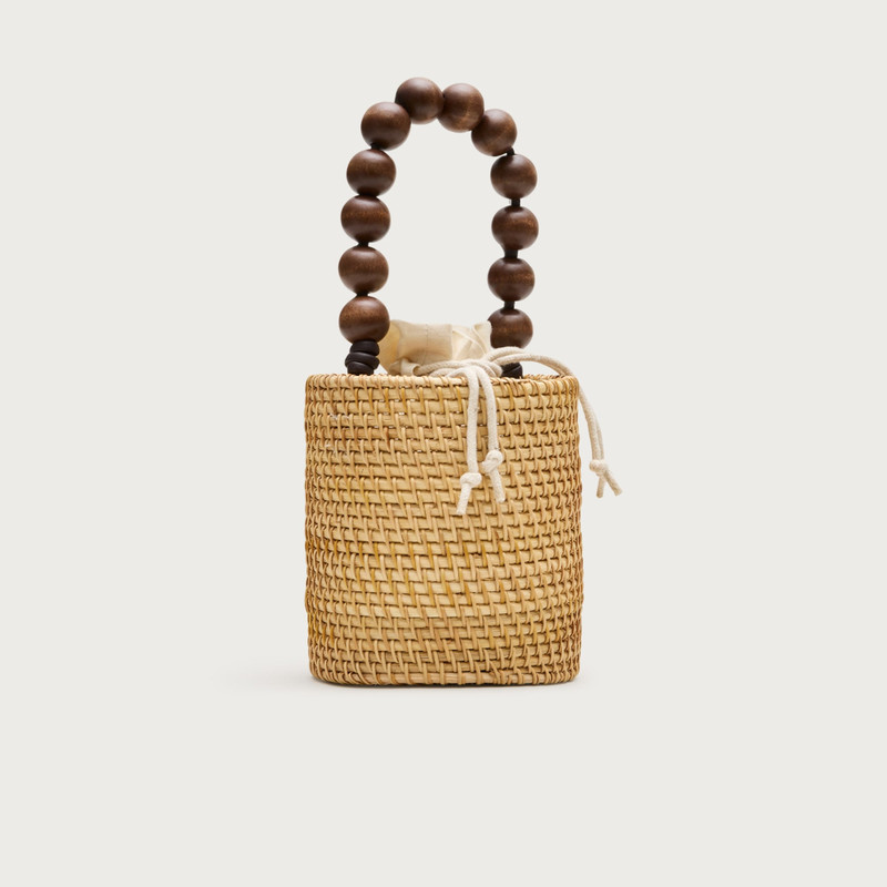 Handknotted rattan bucket bag with wood beads 4