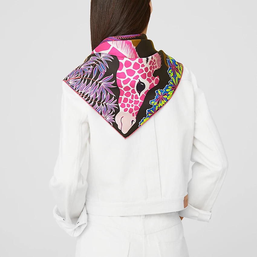 The Three Graces scarf 90 2