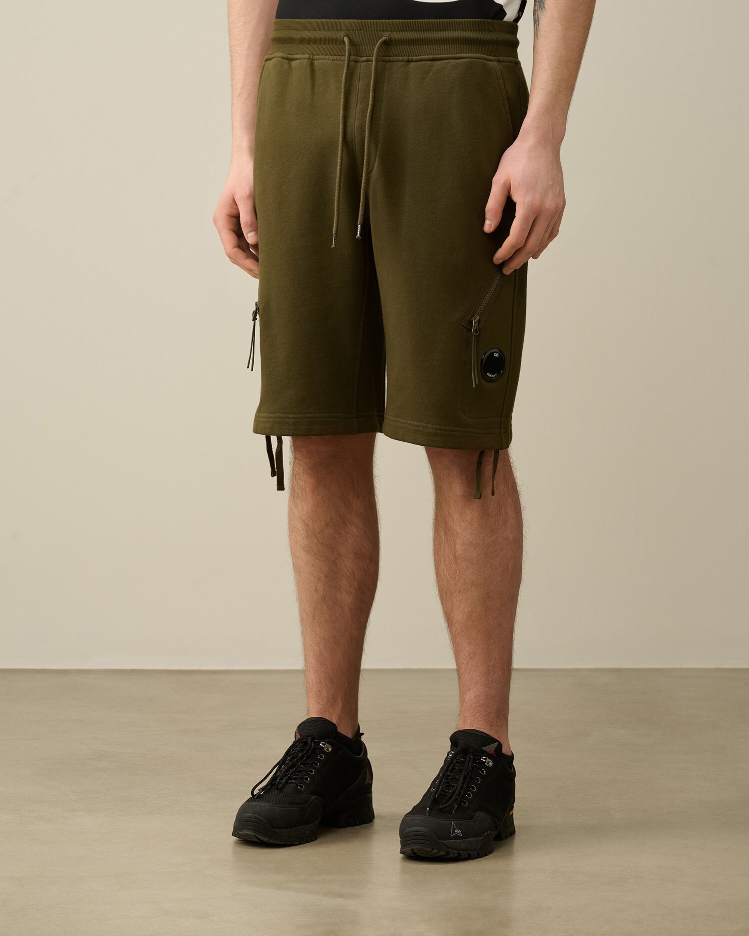Diagonal Raised Fleece Zipped Pocket Shorts - 2