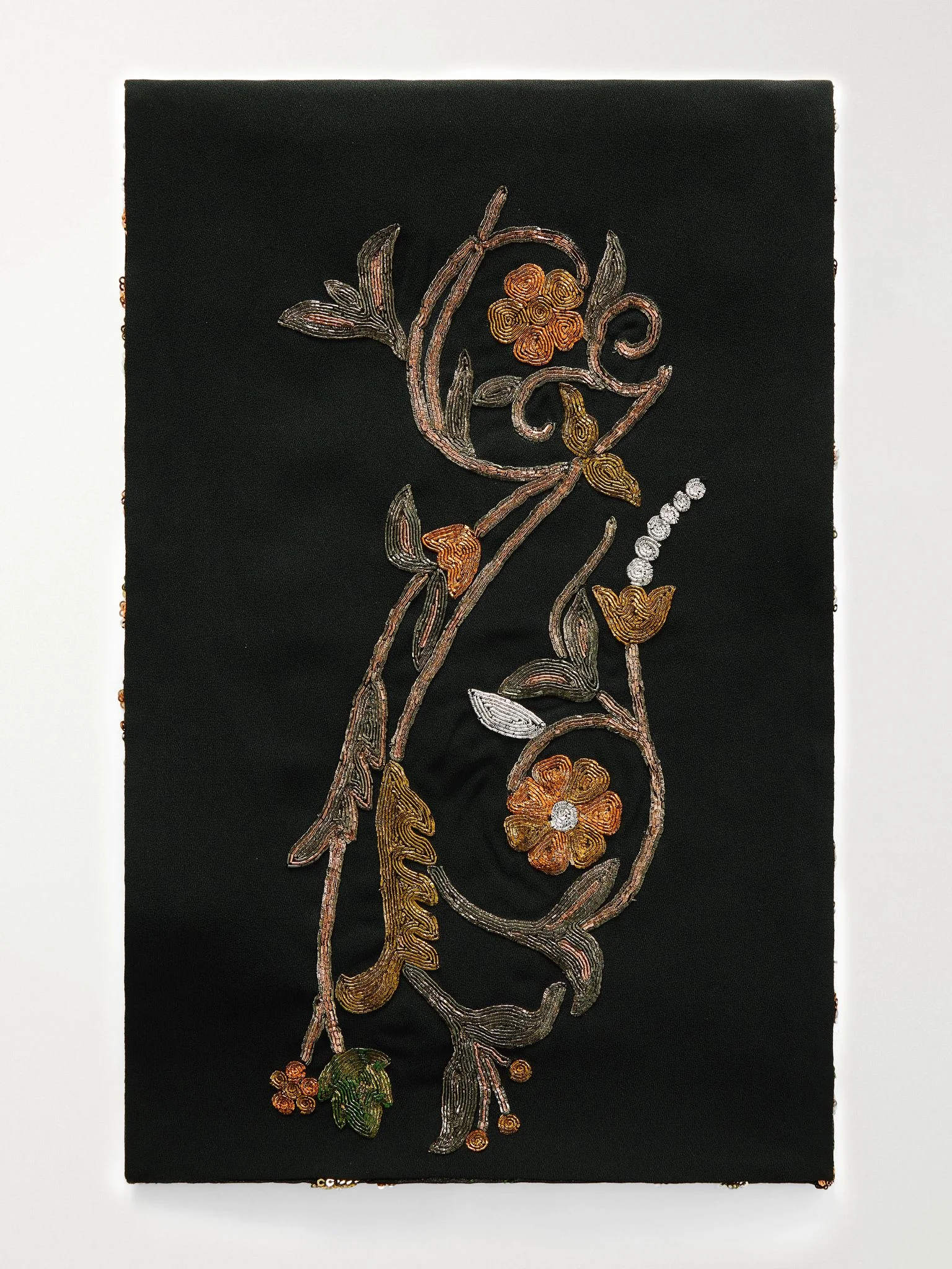 Sequin-embellished embroidered crepe scarf Black - 1