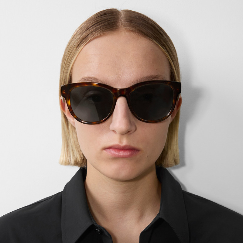 Burberry Round Sunglasses outlook