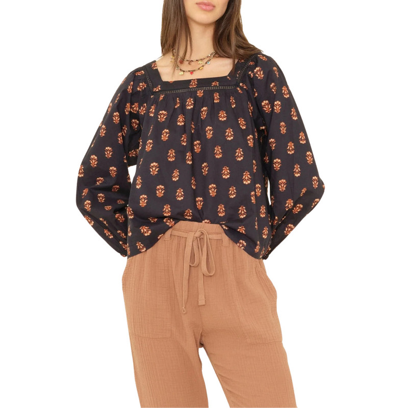 XÍRENA Mira Top outlook