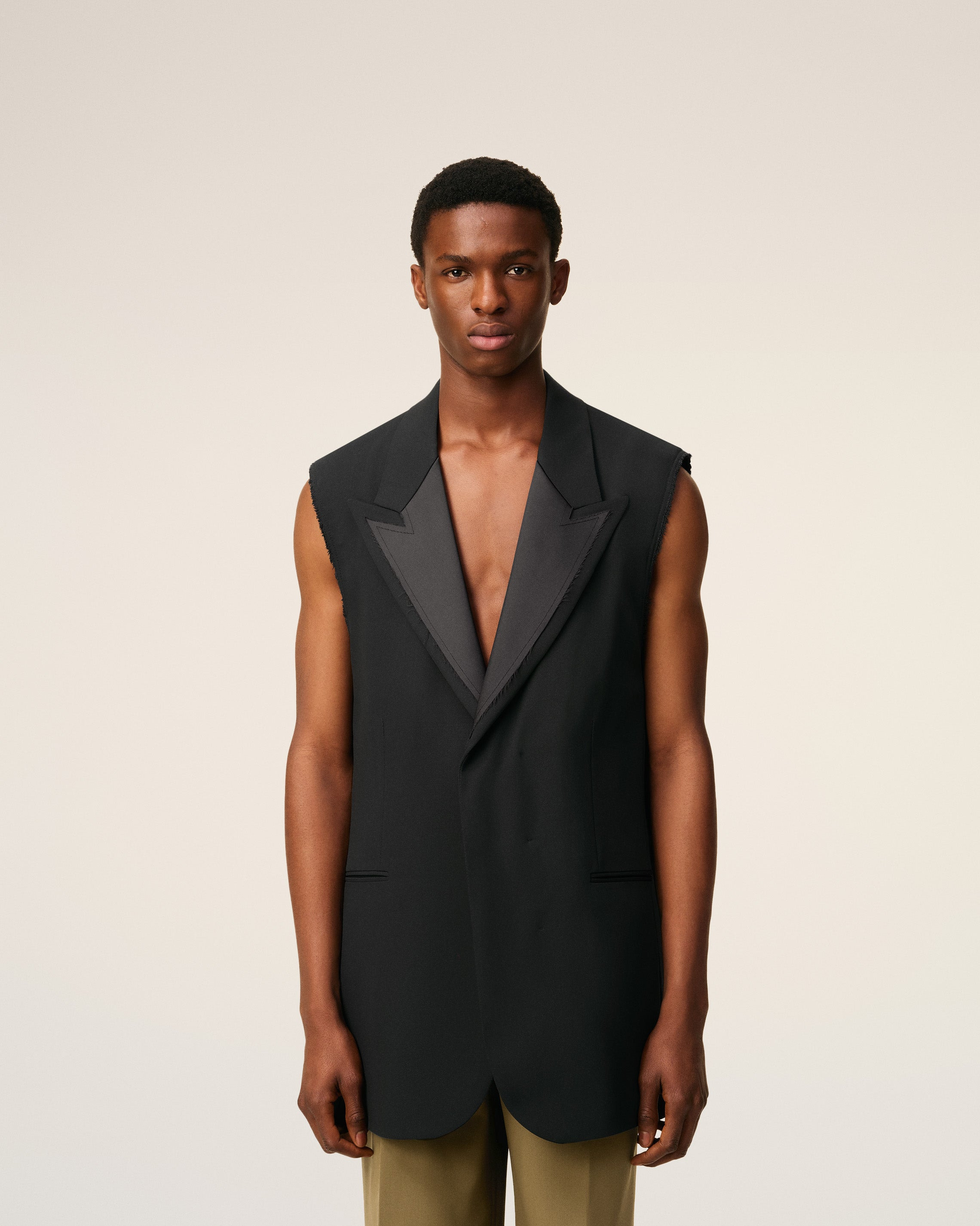BLACK WOOL SLEEVELESS SMOKING JACKET - 3