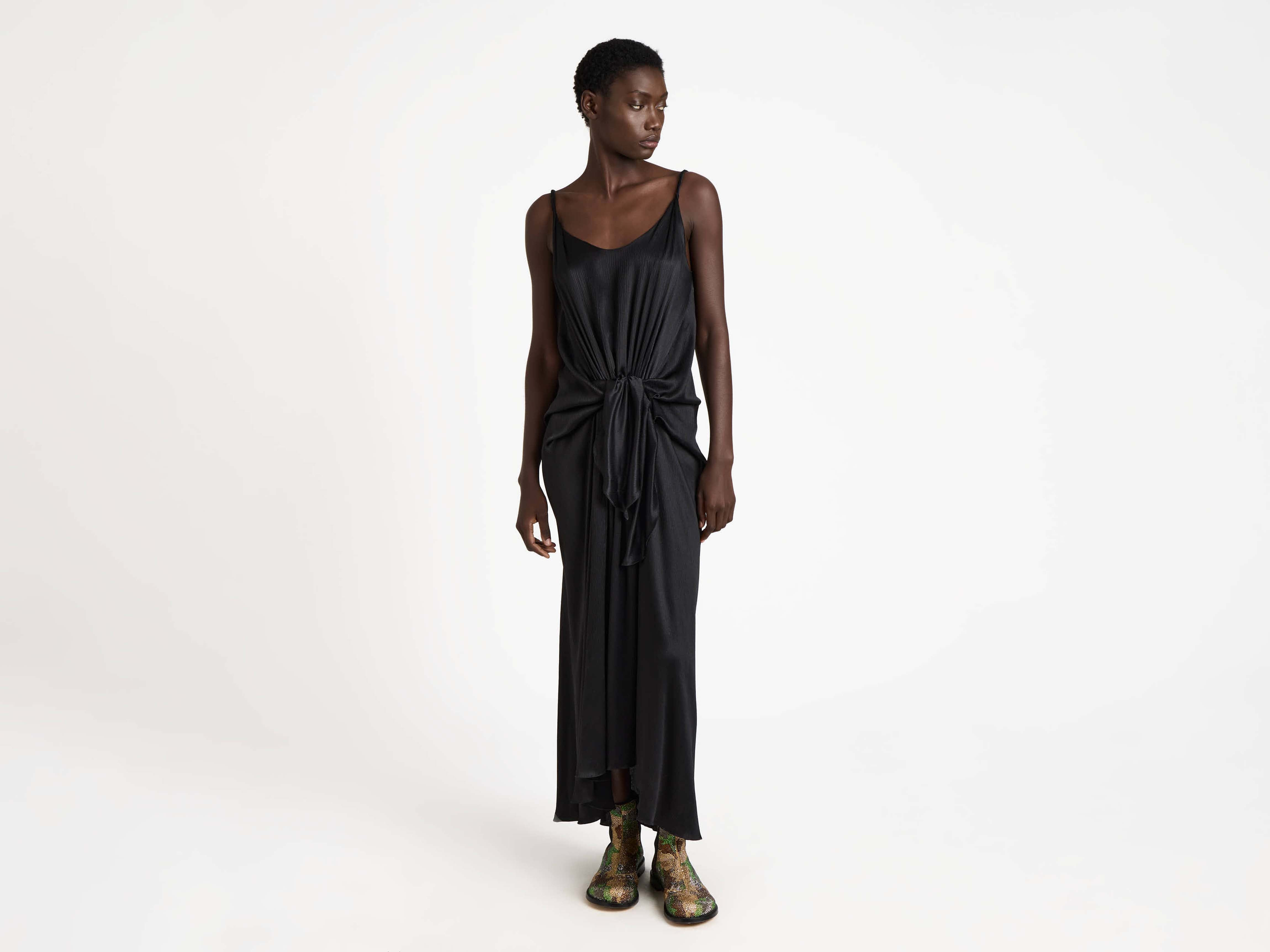 KNOTTED WAIST LONGLINE DRESS IN BLACK - 4