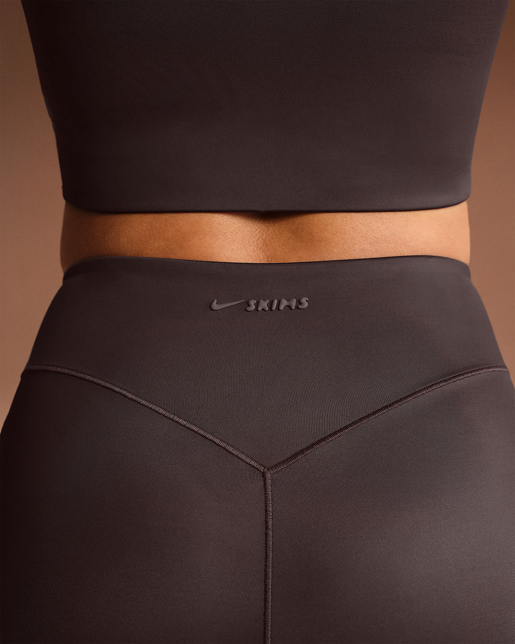 NikeSKIMS Shine Women's High-Waisted Bonded 26" Leggings - 6
