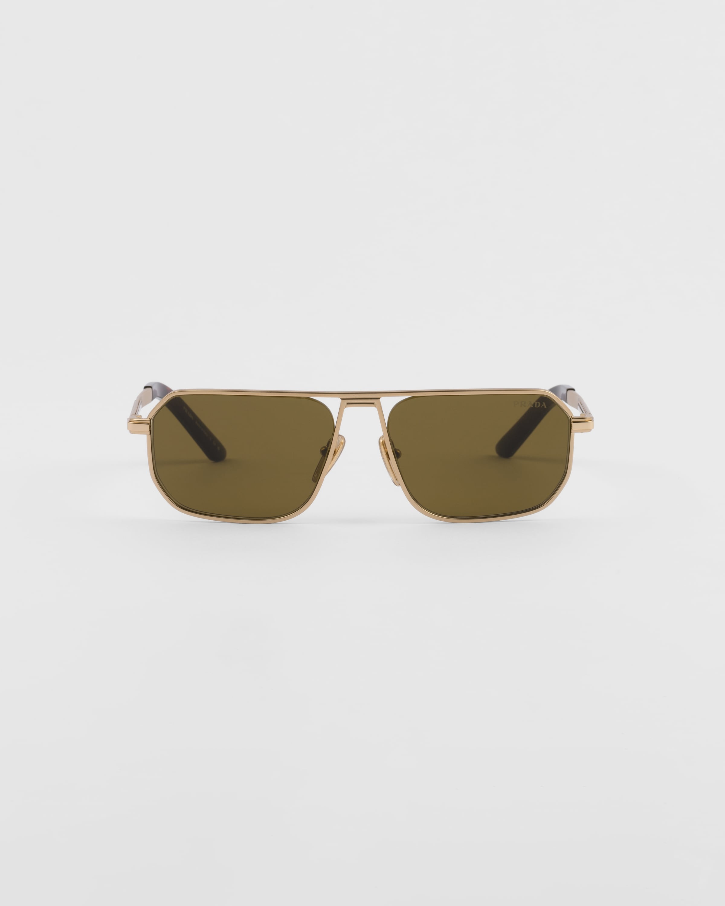 【日本入手困難】Sunglasses with the iconic l plaque Prada Sunglasses with iconic metal plaque | REVERSIBLE