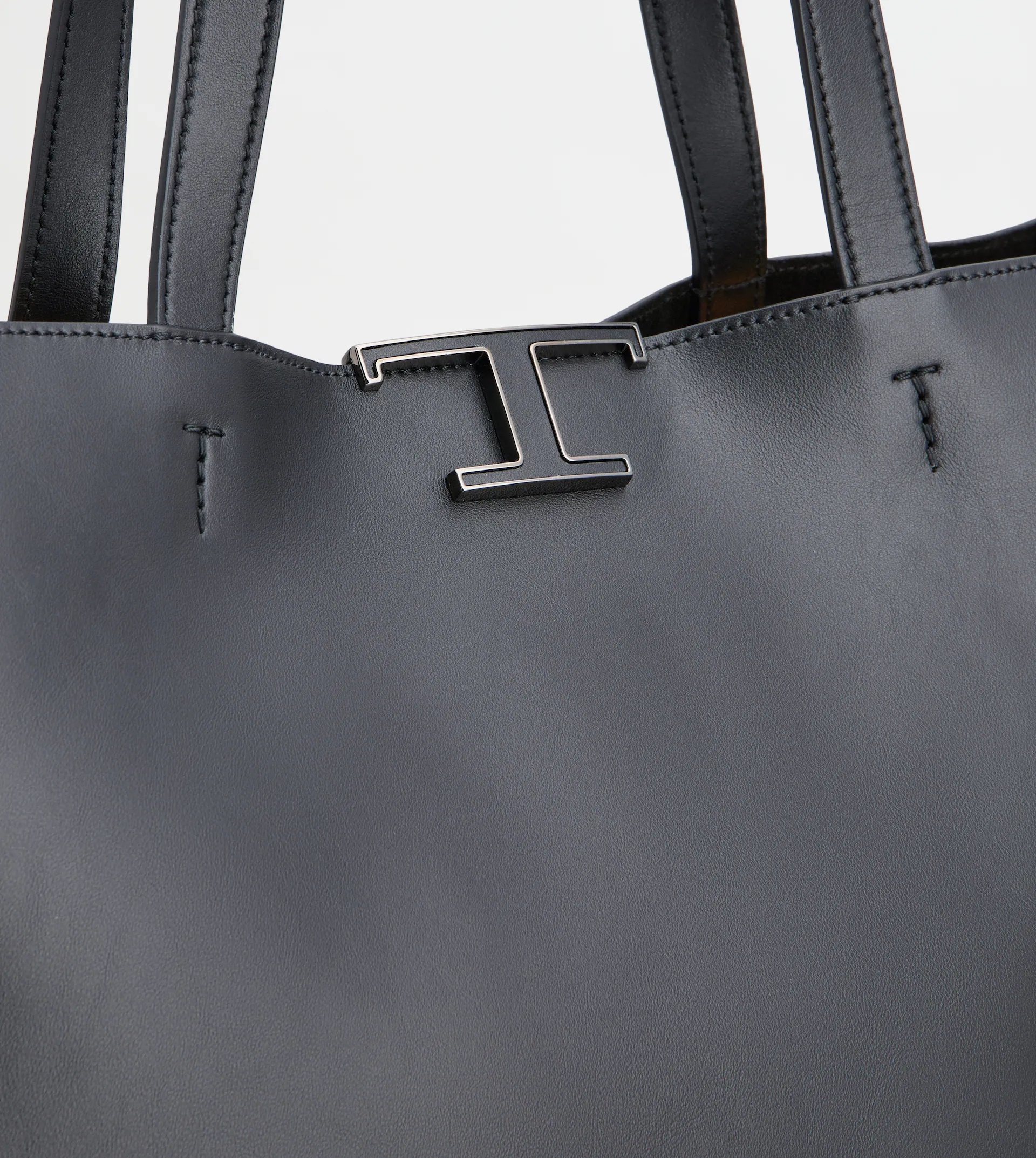T TIMELESS SHOPPING BAG IN LEATHER MEDIUM - BLACK - 4