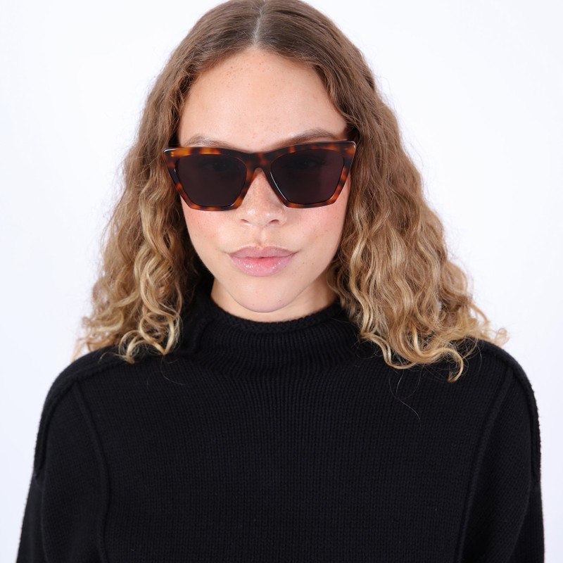 illesteva Lisbon Sunglasses outlook