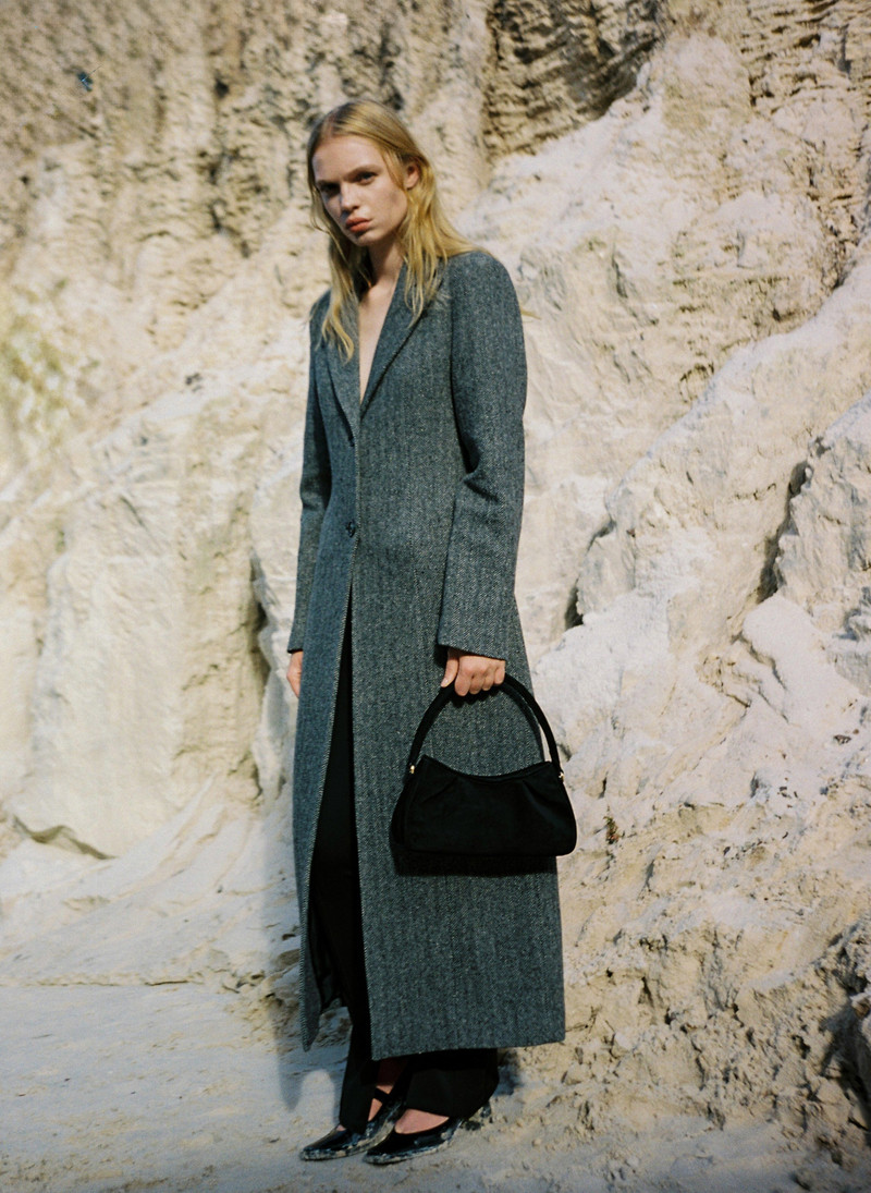 Elleme Dimple Suede Black outlook